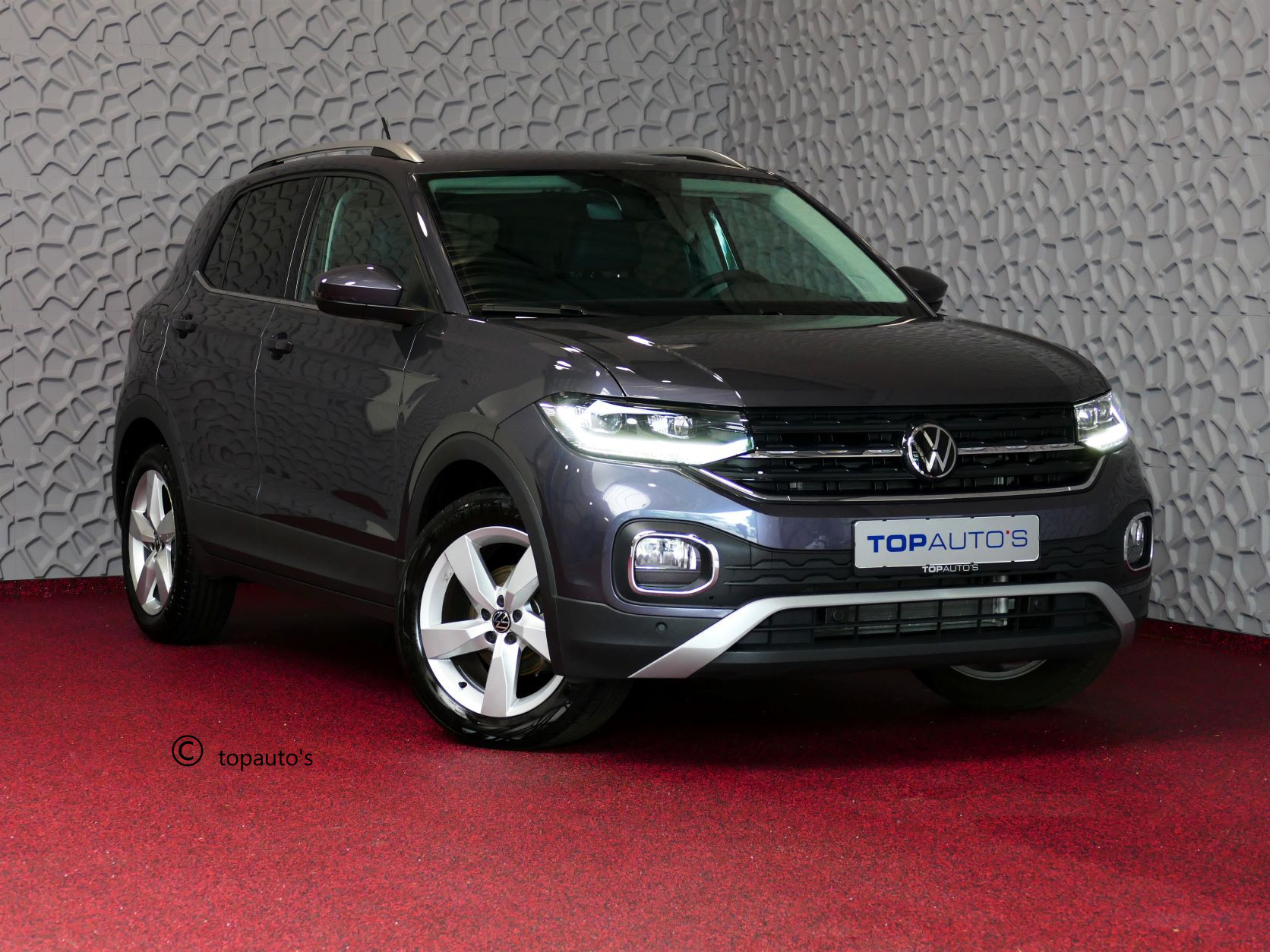 Volkswagen T-Cross 1.5 TSI 150PK STYLE PLUS LMV CARPLAY NAVI VIR.COCKPIT LED CAMERA STOELVERW. ADAP.CRUIS DAB 01/2024! "Volkswagen rijden begint bij Topautos.nl – 75 topmodellen direct op voorraad!"