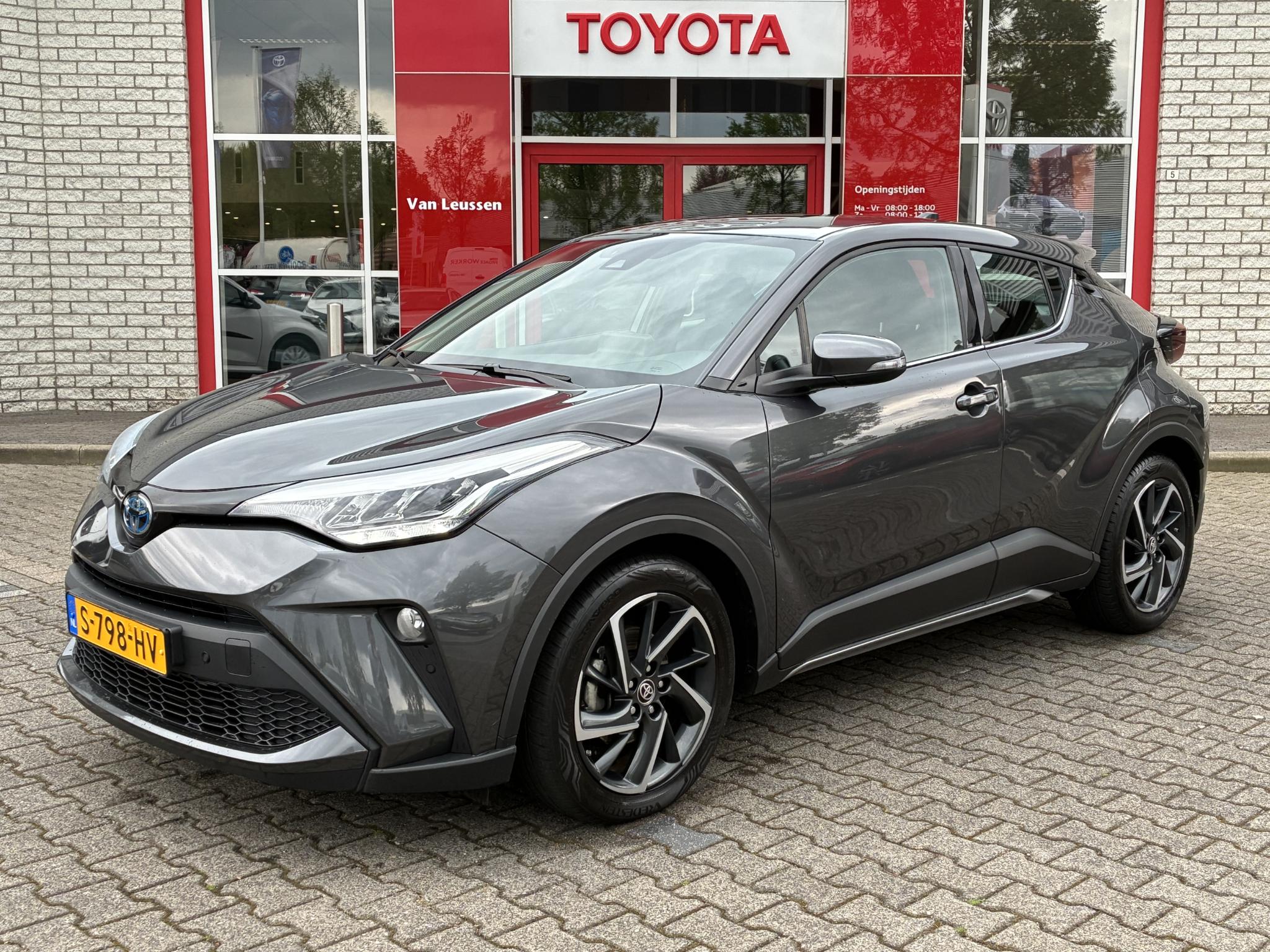 Toyota C-HR 2.0 HYBRID DYNAMIC NAVI PARK-SENSOREN APPLE/ANDROID 18" LM-VELGEN ALL-SEASONS LED KEYLESS 184PK NL-AUTO