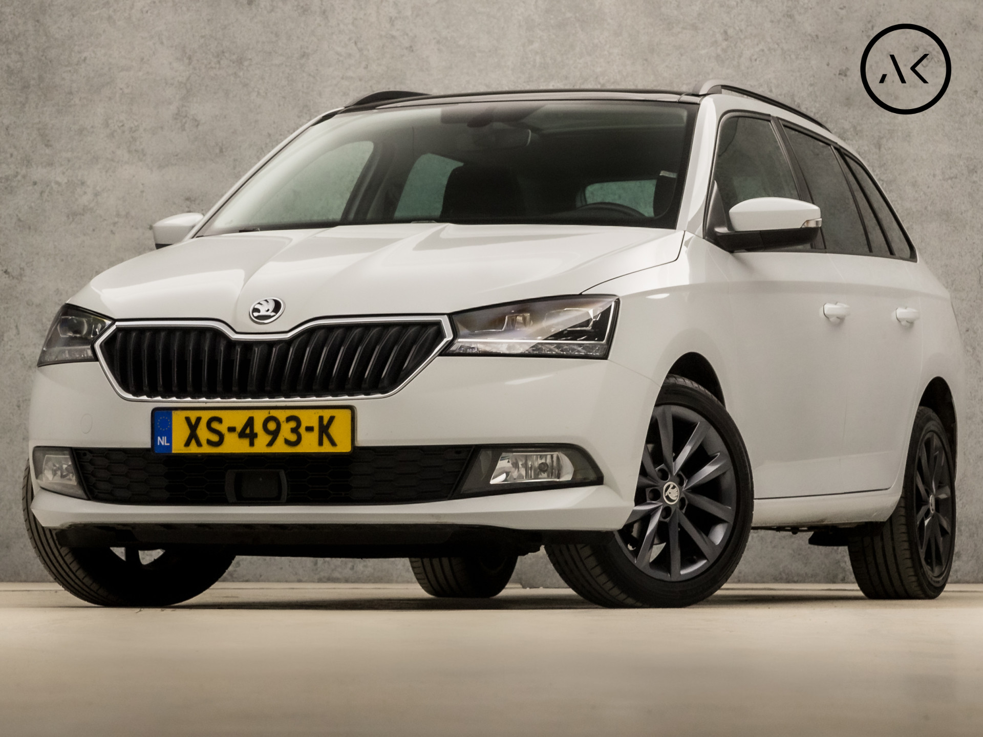 Škoda Fabia Combi 1.0 Luxury (PANORAMADAK, APPLE CARPLAY, CLIMATE, PARKEERSENSOREN, SPORTSTOELEN, LED KOPLAMPEN, GETINT GLAS, LM VELGEN, CRUISE, NIEUWSTAAT)