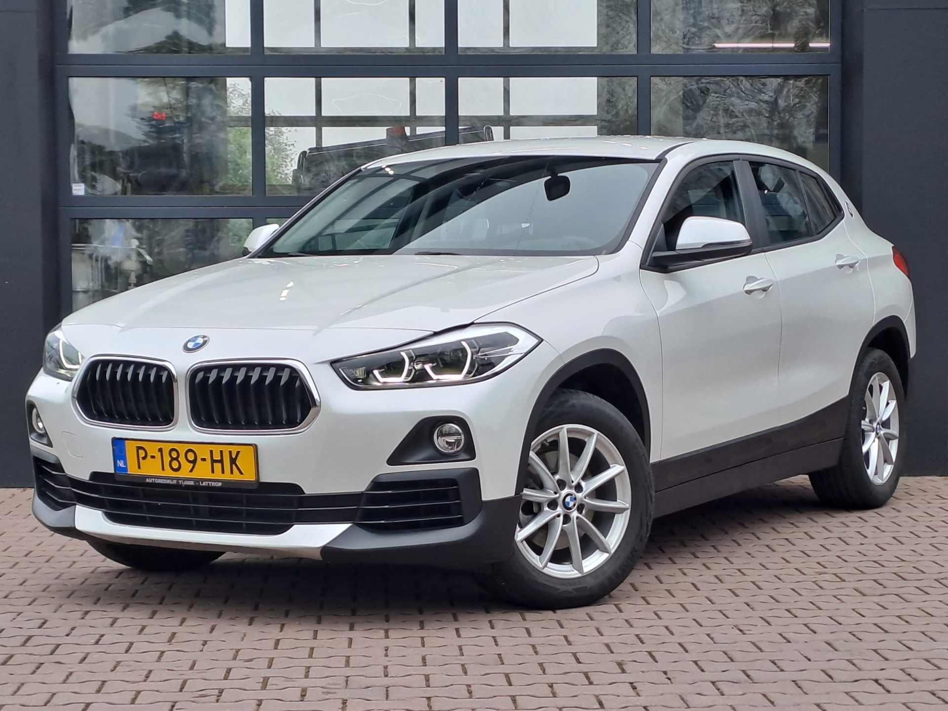 BMW X2 sDrive18i | Navi | Trekhaak | LED | Stoelverwarming | HUD | PDC |