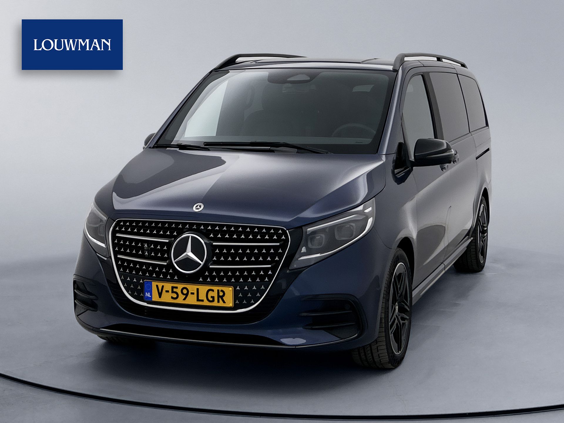Mercedes-Benz V-Klasse 300d Lang DC AMG Avantgarde Airmatic Luchtvering Dubbele Cabine Sodalietblauw Burmester Nachtpakket Trekhaak afneembaar Elektrische Schuifdeuren Leder