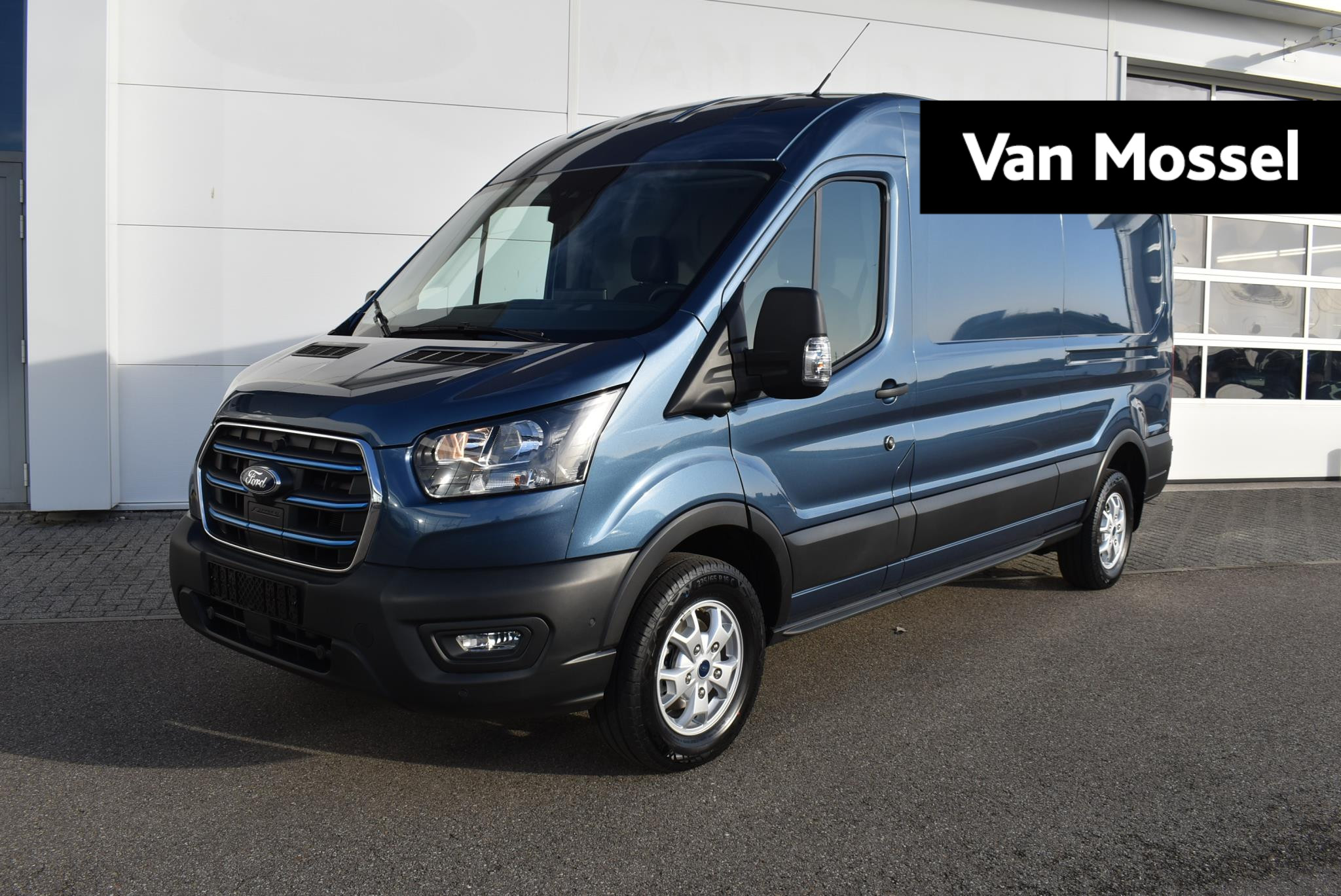 Ford E-Transit 350 68kWh L3H2 Trend | Camera | BLIS | Adaptieve cruise | Navigatie | Stoel/spiegel/voorruit verwarming |