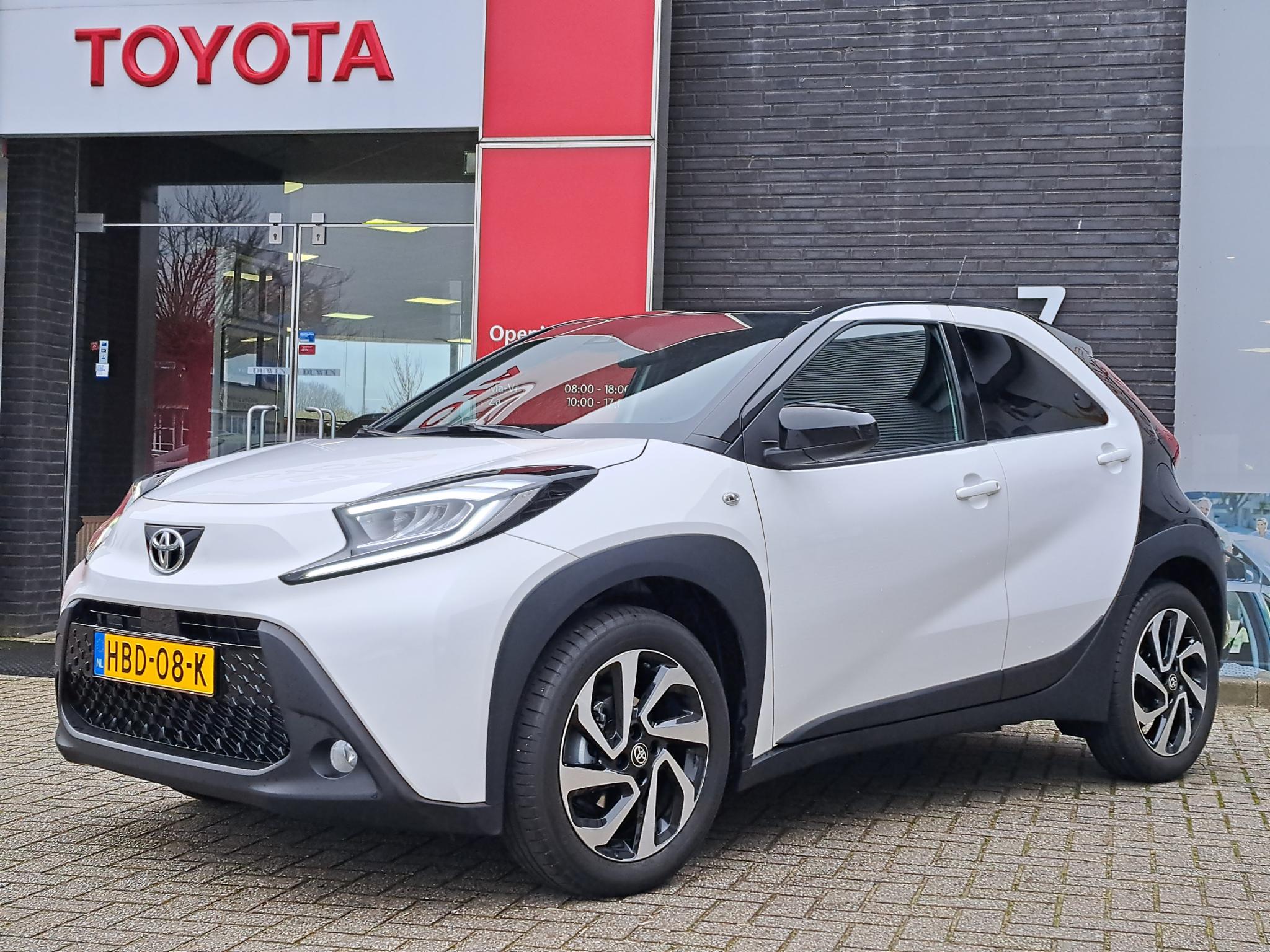 Toyota Aygo X PULSE 5-DEURS APPLE/ANDROID CAMERA CLIMA 17"LMV PRIVACY-GLASS LED DAB+ NL-AUTO