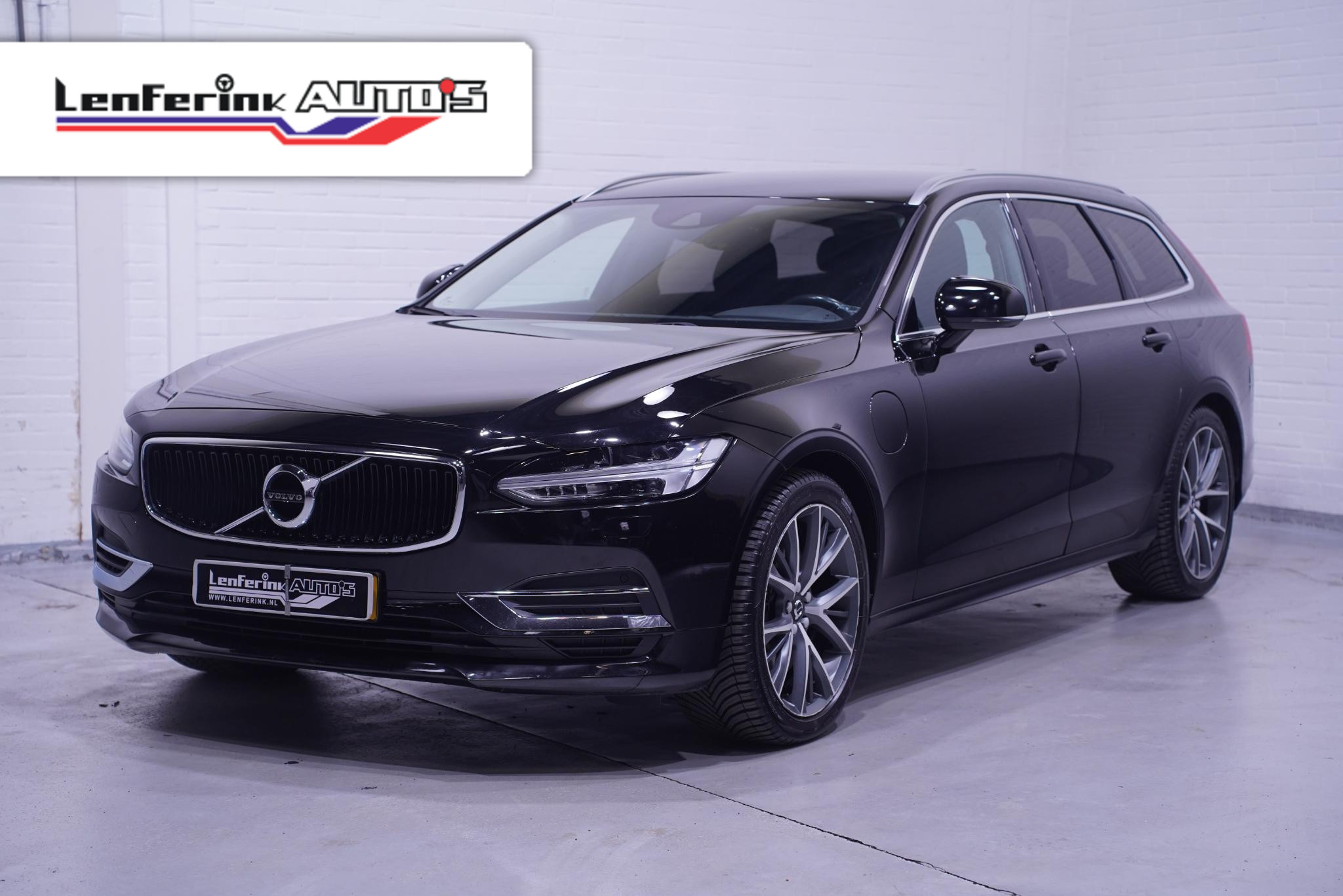 Volvo V90 2.0 T8 AWD Momentum Navi Stuur- en stoelverwarming Led koplampen  Adaptive cruise 2100 kg trekgewicht