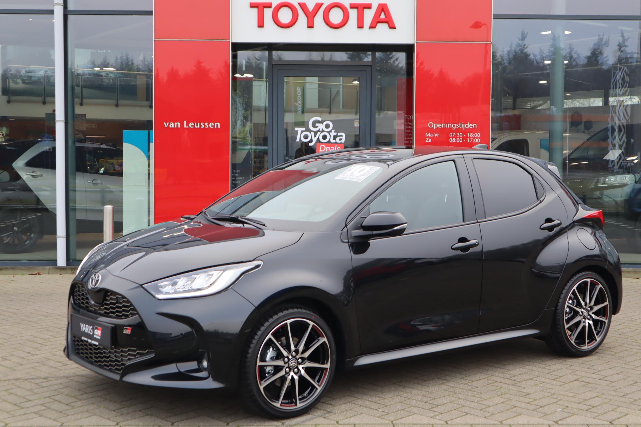 Toyota Yaris 1.5 HYBRID 130 GR-SPORT GR PLUS-PACK PANODAK JBL-AUDIO P-SENSOREN NIEUW!