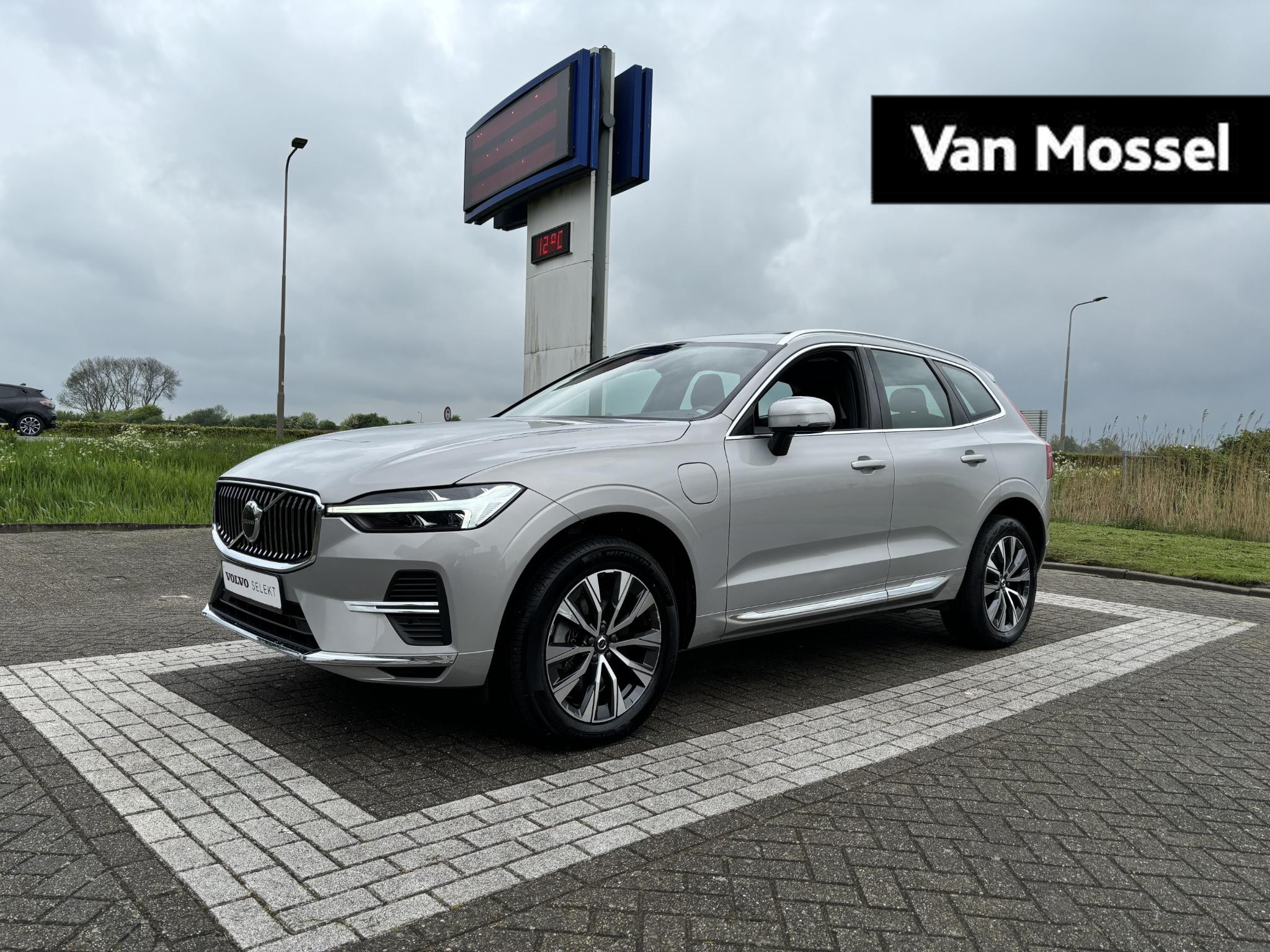 Volvo XC60 2.0 T6 Long Range Plug-in hybrid AWD Inscription | Memorystoelen | Schuif-/kanteldak| Park Camera |