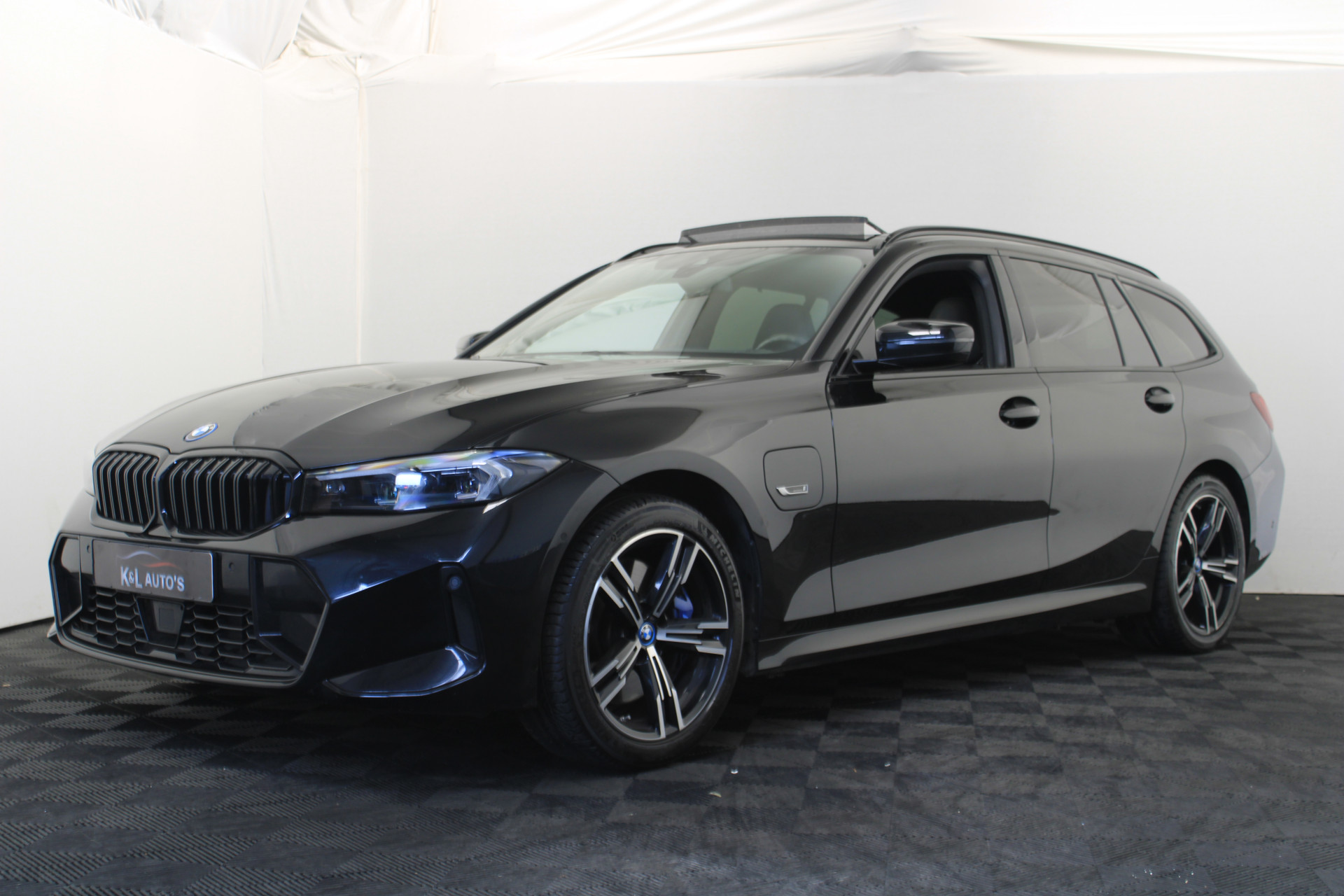 BMW 3 Serie Touring 330e M-Sport |Pano|M-Performance|
