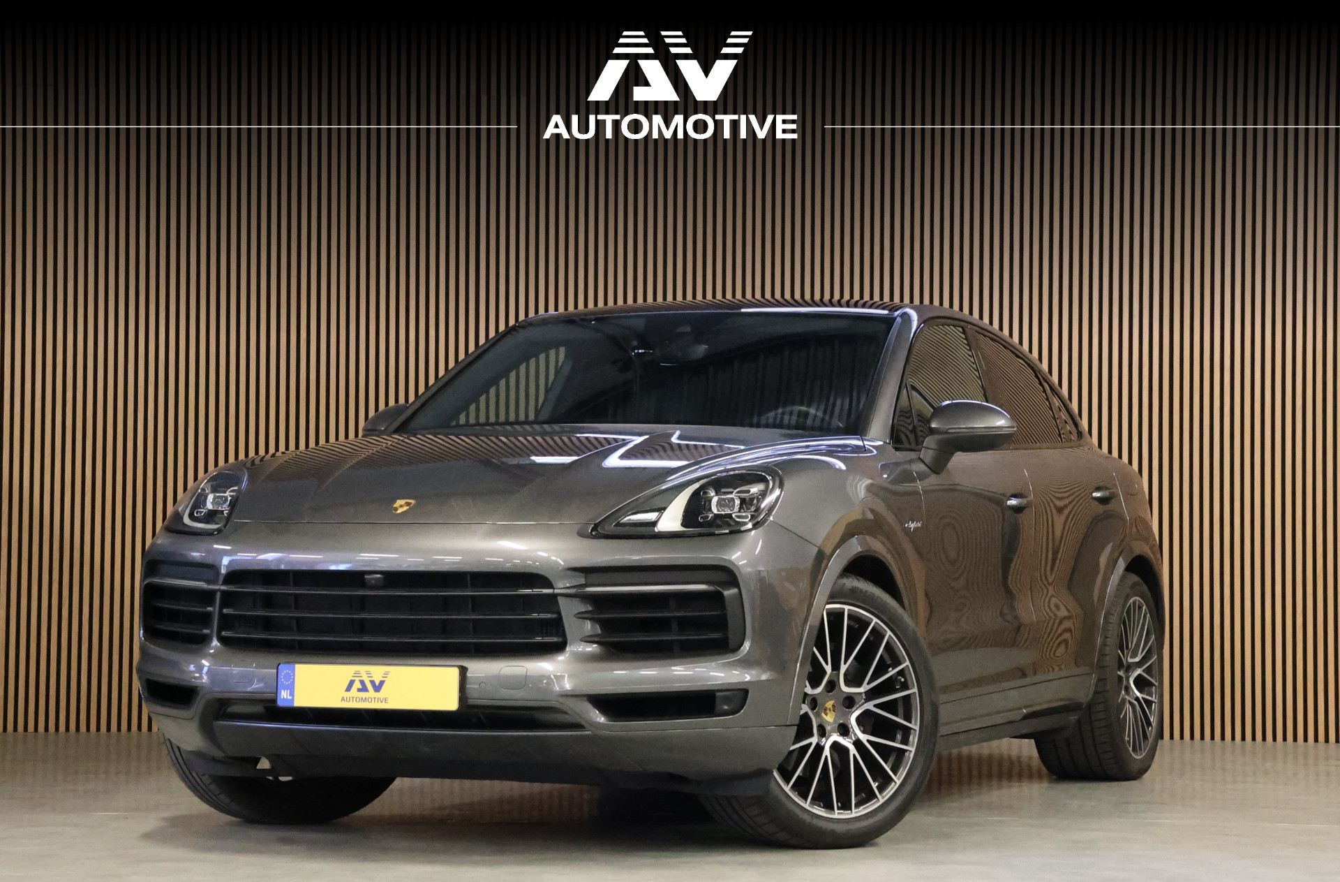 Porsche Cayenne Coupé 3.0 E-Hybrid 462PK | Panoramadak | 360 Camera | Luchtvering | Dealer Onderhouden | Sport-Chrono | 21 inch velgen | Sportuitlaat | Blind Spot | Nieuwe APK | Onderhoudsbeurt