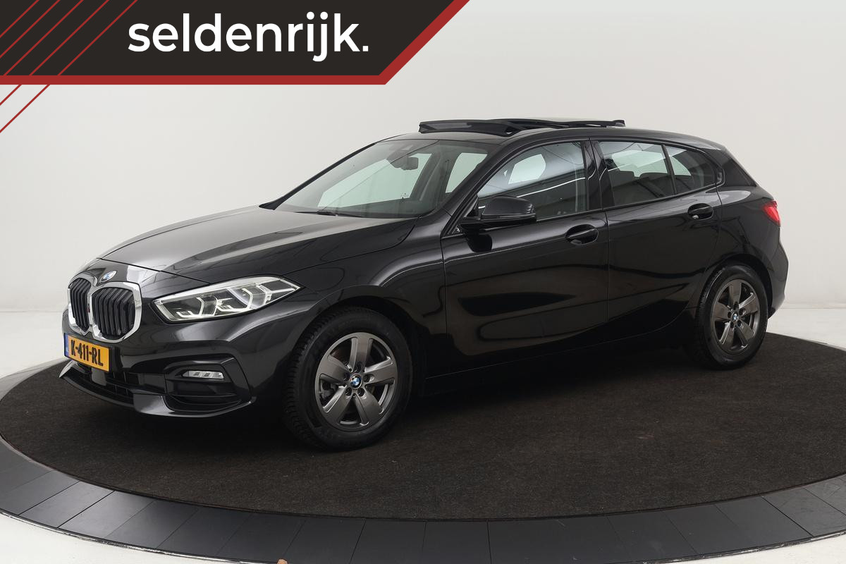 BMW 1 Serie 118i Sport Line | Panoramadak | Carplay | Live Cockpit | Half leder | Navigatie | DAB | Climate control | PDC | Full LED | Cruise control