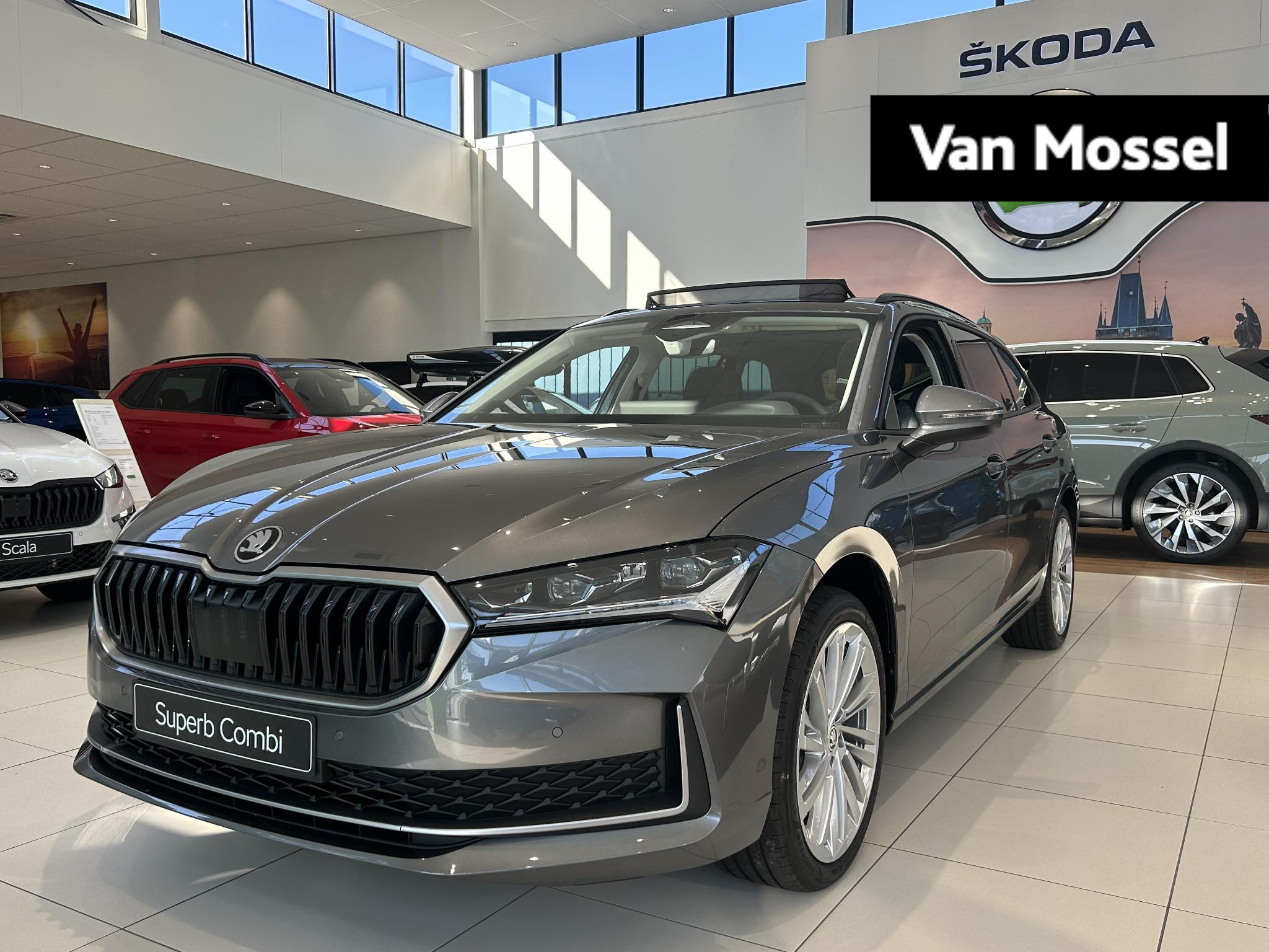Škoda Superb Combi 1.5 TSI MHEV First Edition 150 PK | Automaat | Matrix LED Koplampen | Navigatie | Trekhaak | Panorama dak | Achteruitrijcamera | Climate Control | Canton Soundsystem | Adaptive Cruise Control | Parkeersensoren | Elektrische achterklep | Privacy Glass | Stoelverwarming | Lichtmetalen velgen | € 2.000,- inruilpremie! | Direct leverbaar! |