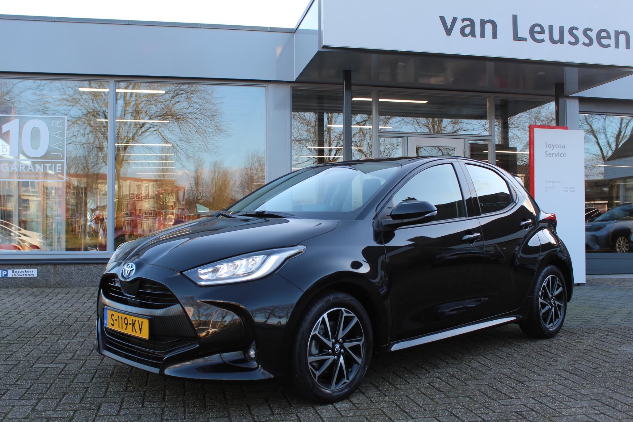 Toyota Yaris 1.5 HYBRID DYNAMIC APPLE/ANDROID LED-PAKKET KEYLESS CAMERA 16"LM-VELGEN NL-AUTO