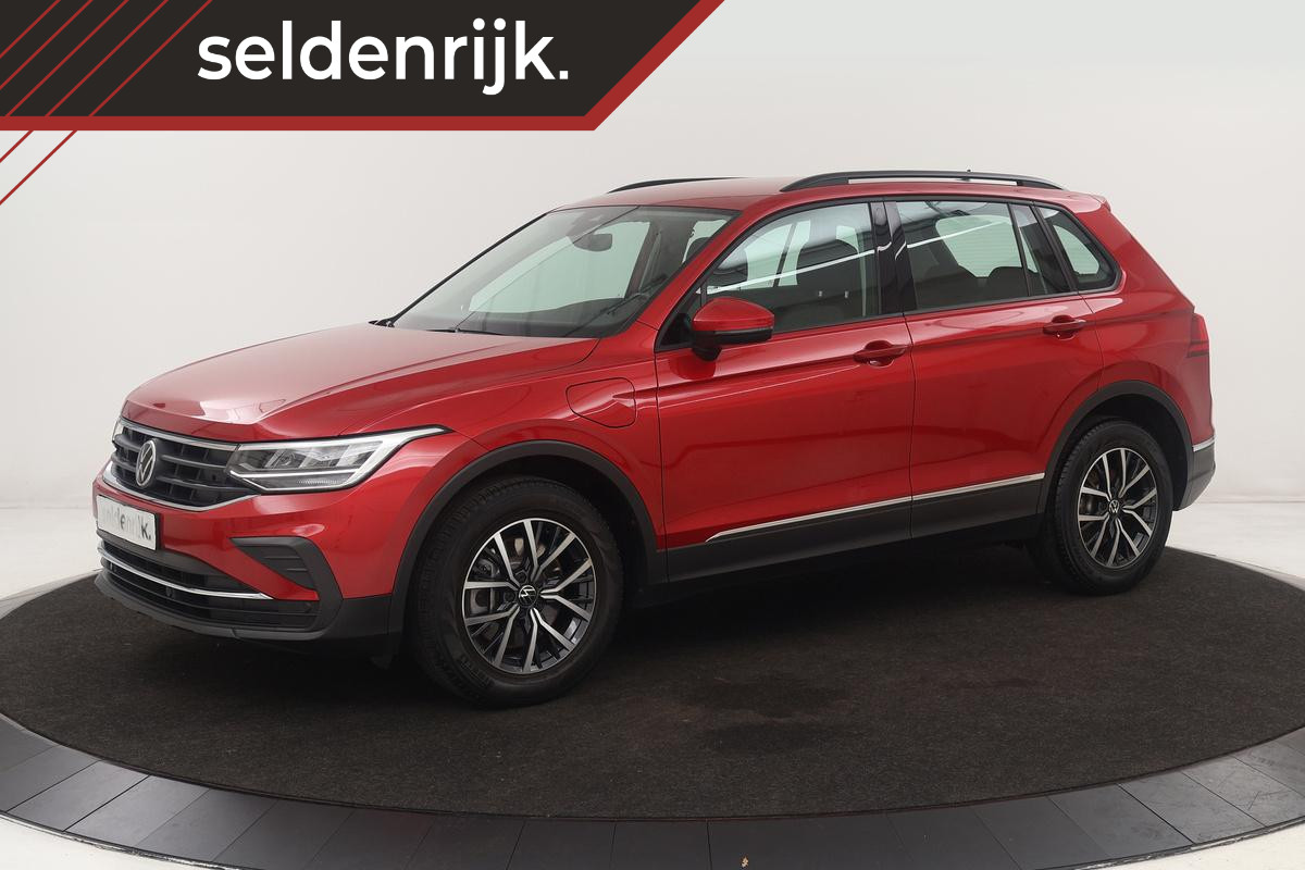 Volkswagen Tiguan 1.4 TSI eHybrid Life | Stoel & stuurverwarming | Carplay | Adaptive cruise | Full LED | Navigatie | Parkeerhulp | Active Info Display