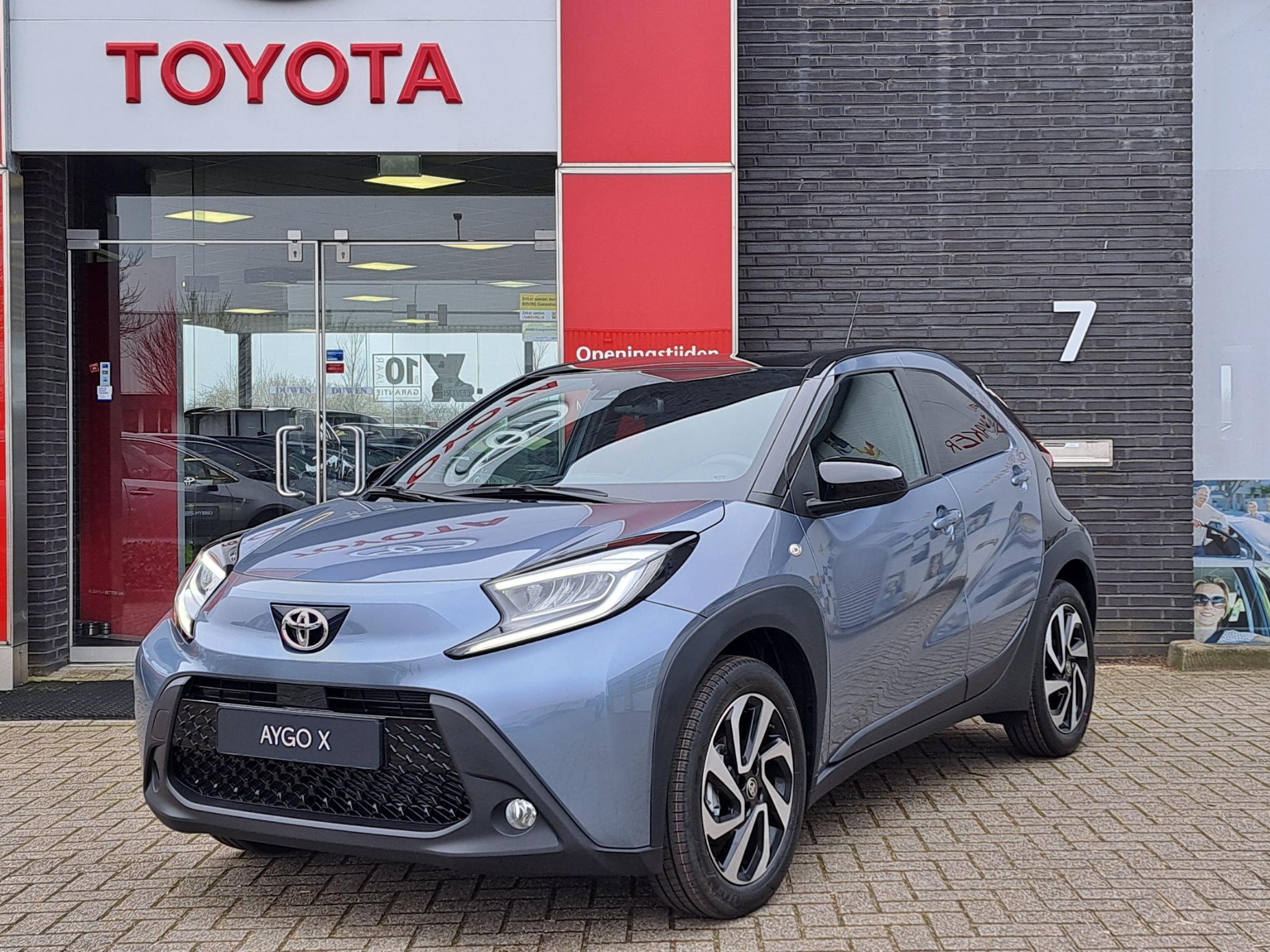 Toyota Aygo X PULSE APPLE/ANDROID CAMERA CLIMA 17"LMV PRIVACY-GLASS LED DAB+ NL-AUTO