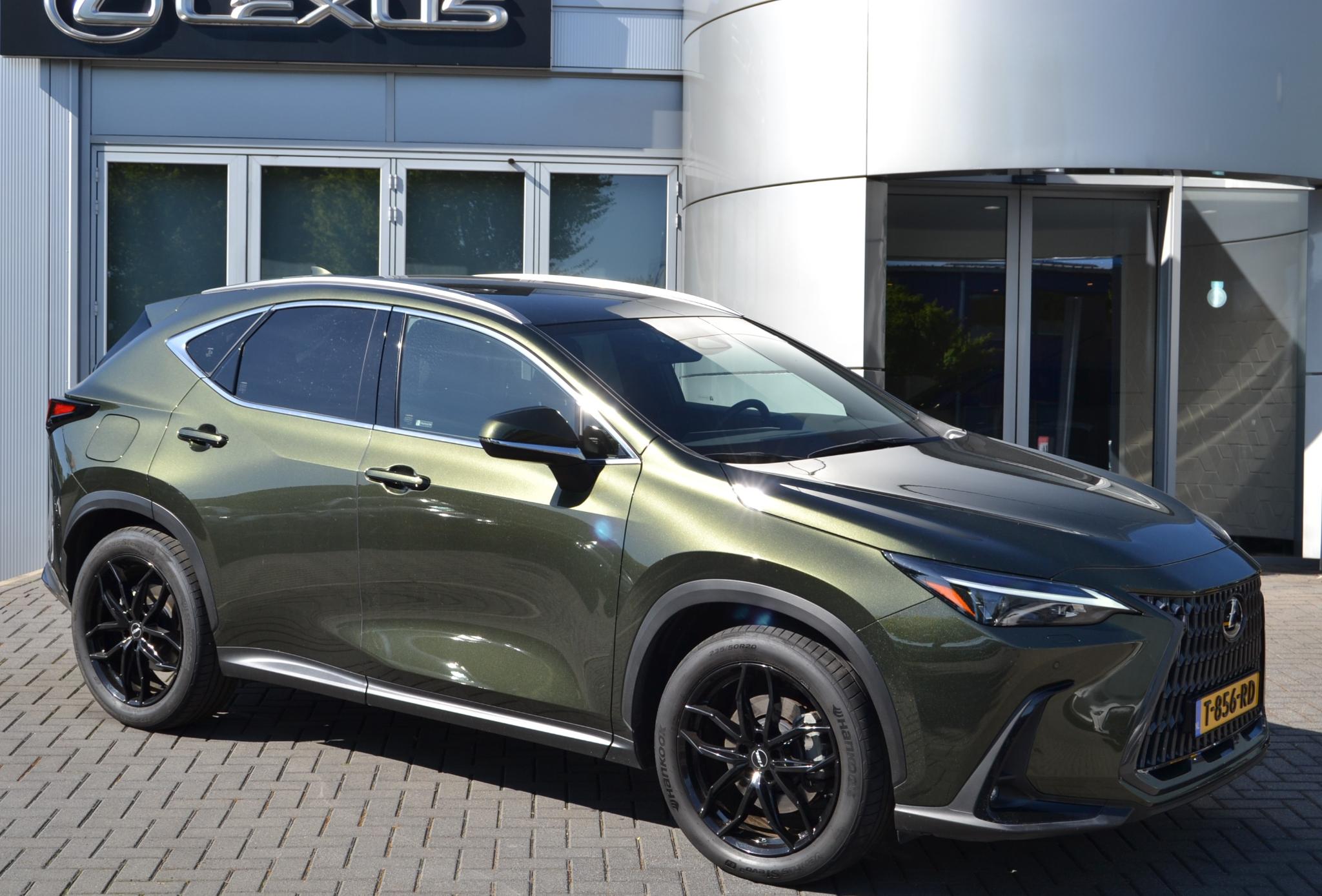 Lexus NX 450h+ AWD Launch Edition TREKHAAK STUURVERW STOELVERW EL-ACHTERKLEP BLIND-SPOT CARPLAY