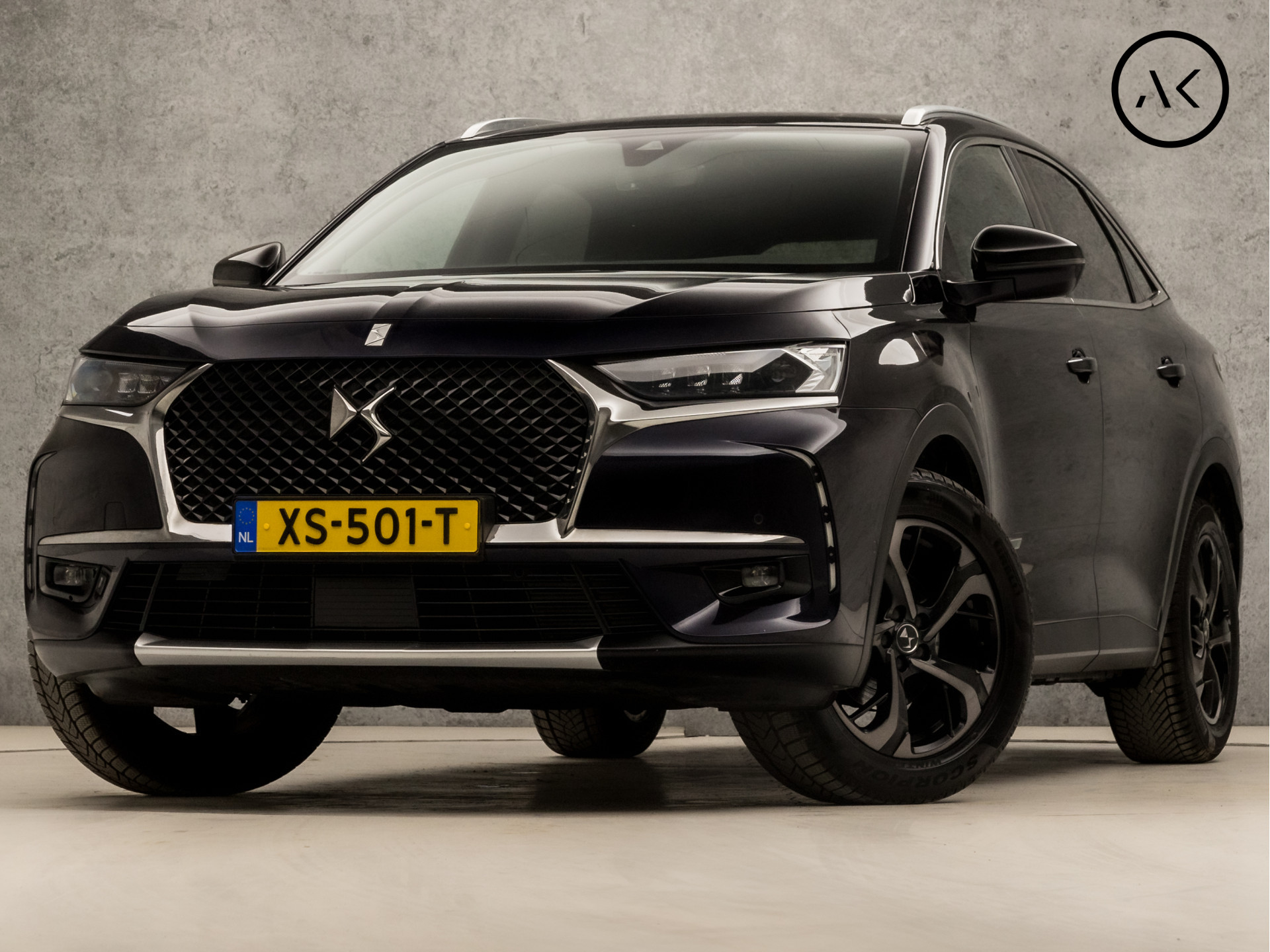DS DS 7 Crossback 1.2 PureTech Executive (APPLE CARPLAY, GROOT NAVI, LEDER, 360 CAMERA, MEMORY SEATS, STOELVERWARMING, KEYLESS, MASSAGE, ZWART HEMEL, NIEUWE APK, NIEUWSTAAT)