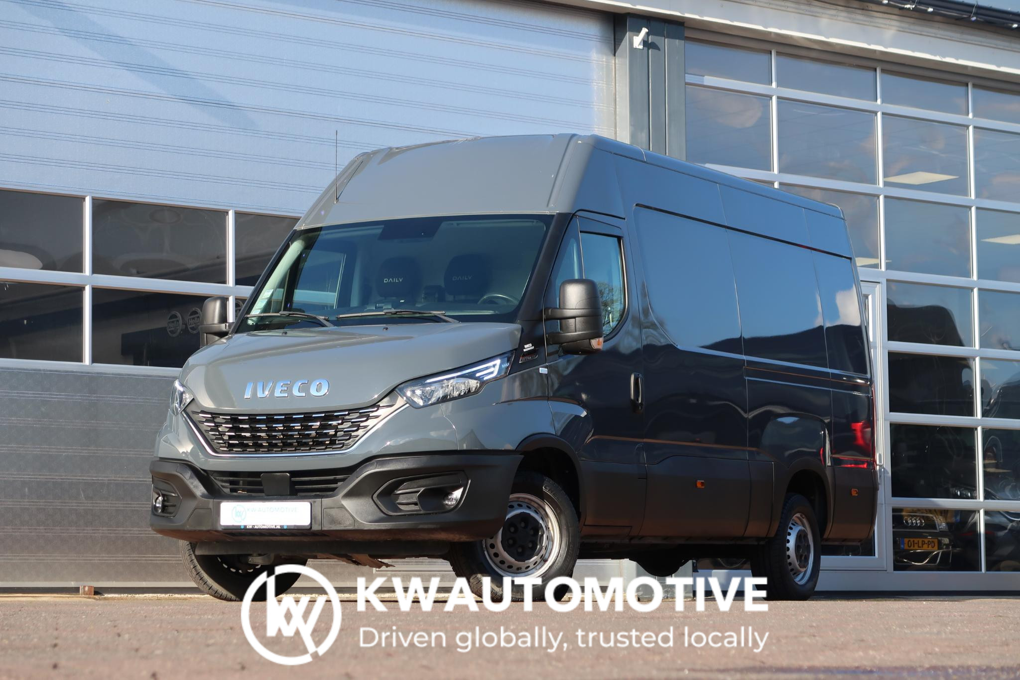 Iveco Daily 35S18HV 3.0 35 L2 H2 AUT/ LED/ CAMERA/ 3.5T/ CRUISE/ CLIMA/ TREKHAAK