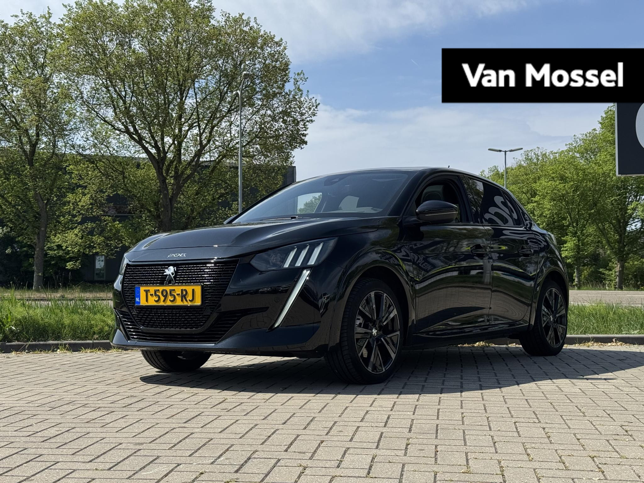 Peugeot e-208 EV GT 350 50 kWh | Panoramadak | Camera | Navigatie | Slechts 8300km!