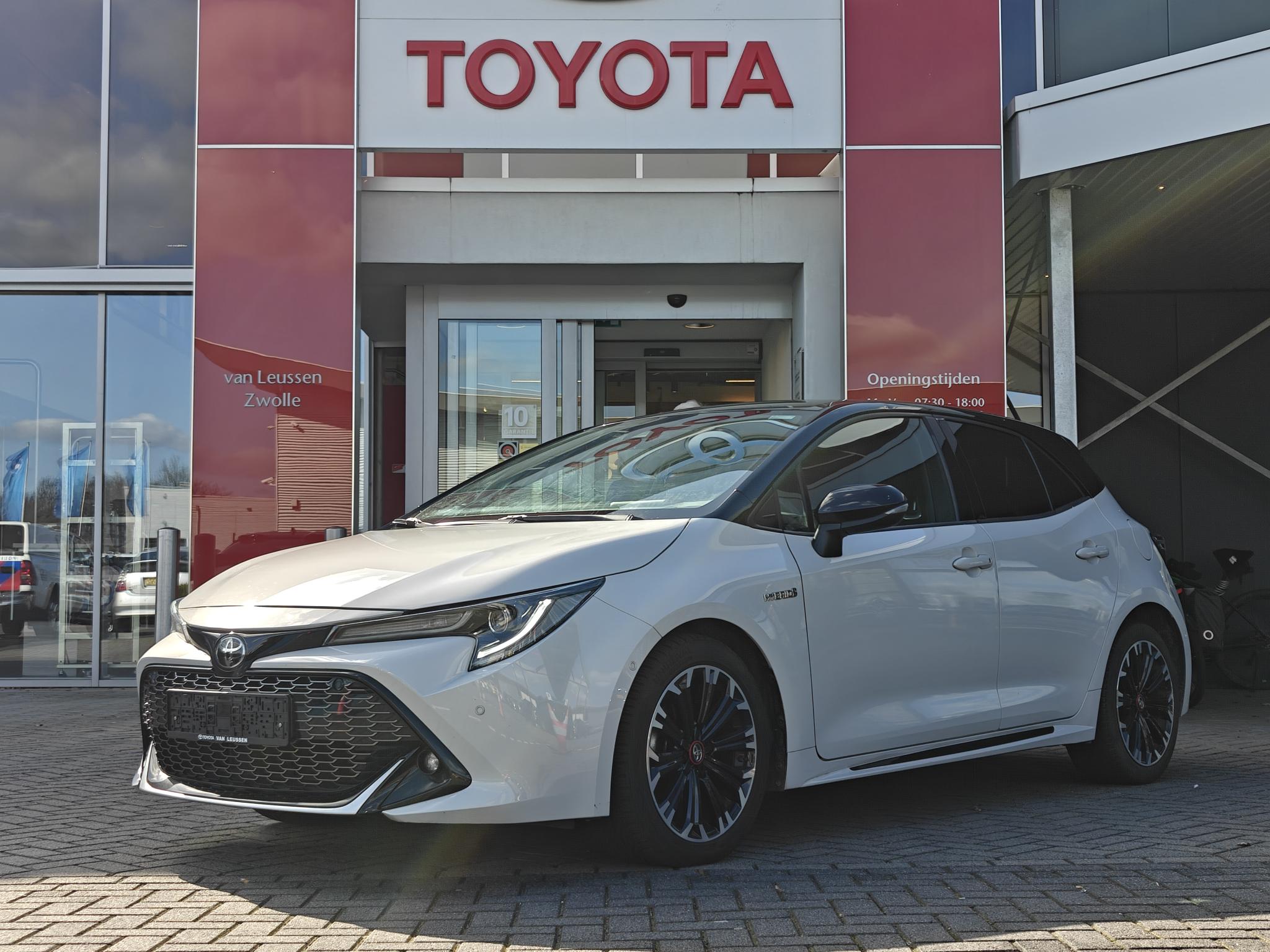 Toyota Corolla 1.8 HYBRID GR-SPORT 5-DEURS NAVI DRAADLOOS-LADEN-TEL KEYLESS LEDER+STOELVERW. LED-PAKKET PARK-SENSOREN