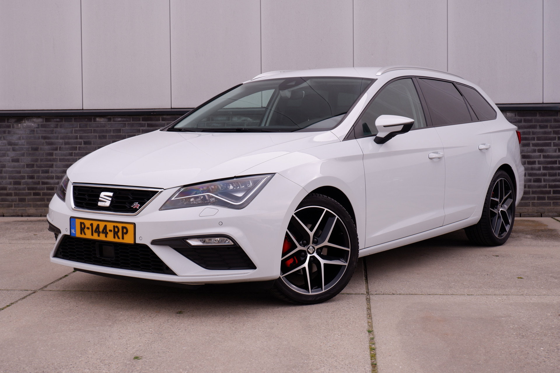 SEAT Leon ST 1.5 TSI FR Business Intense | LED | Navi | Camera | Carplay