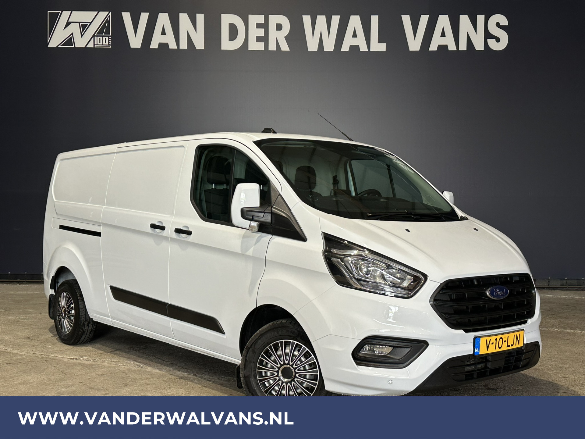 Ford Transit Custom 2.0 TDCI L2H1 Euro6 Airco | Camera | Navigatie | LED | Apple Carplay | Cruisecontrol Android Auto, Verwarmde voorruit, Parkeersensoren, Bijrijdersbank, 2670kg trekvermogen