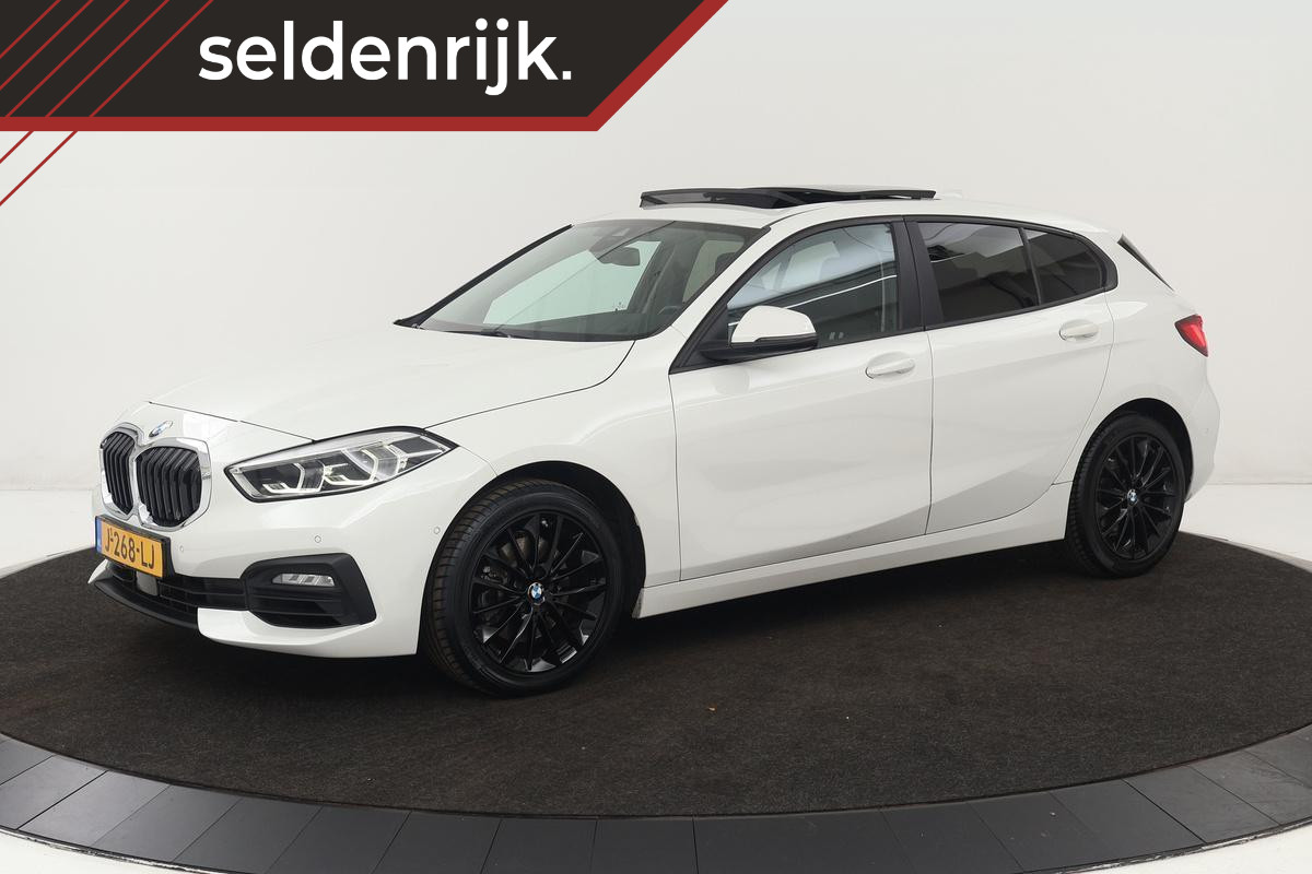 BMW 1 Serie 118i Advantage | Panoramadak | Stoelverwarming | Camera | Sportstoelen | Full LED | Navigatie | Live Cockpit
