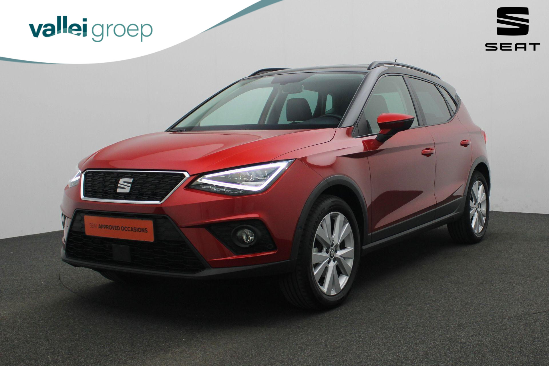 SEAT Arona 1.0 TSI 95 pk Style Business Intense Plus | Leder/alcantara | Achteruitrijcamera | Stoelverwarming | Navigatie | Adaptive Cruise | Keyless Entry