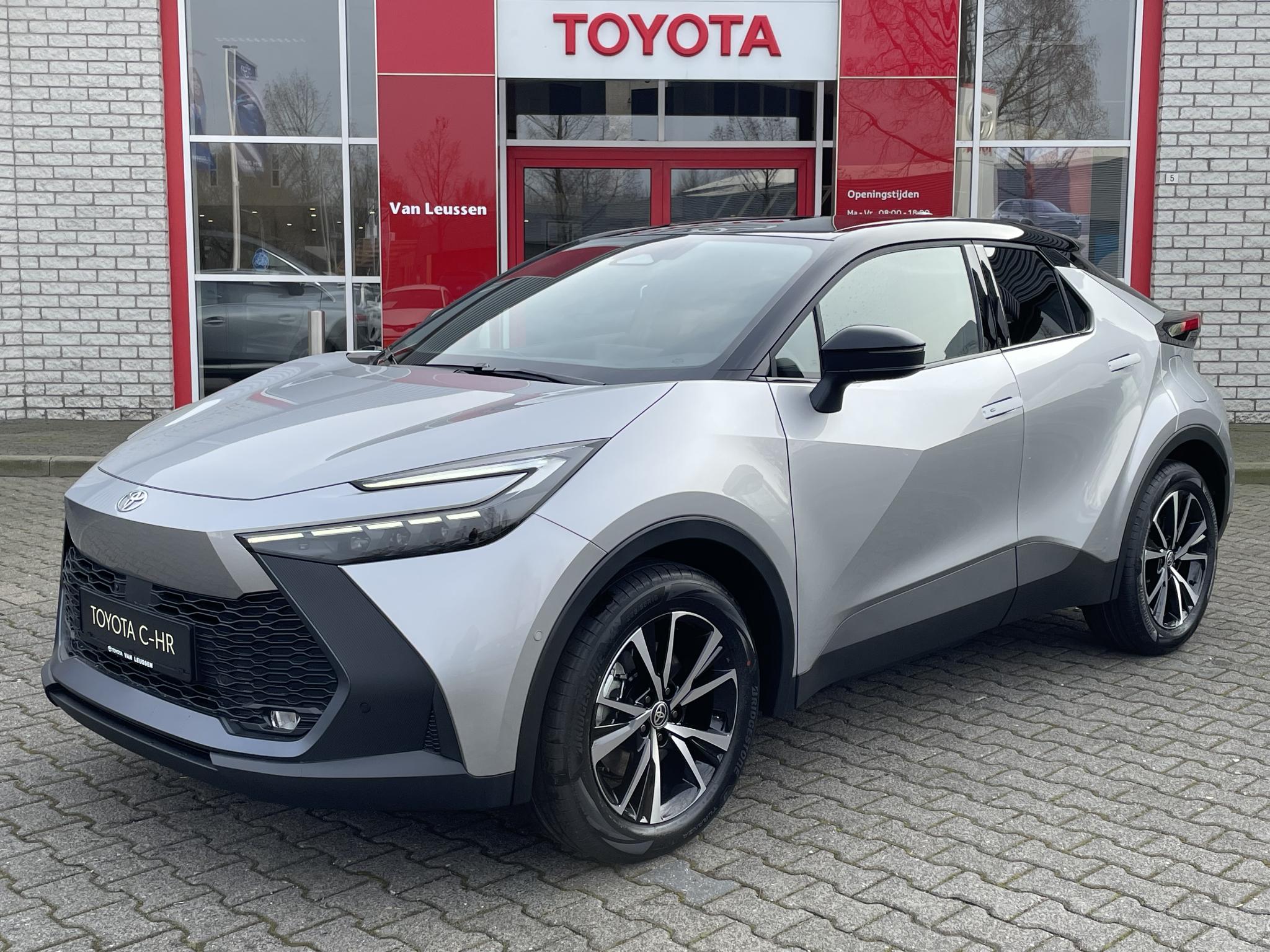 Toyota C-HR PLUG-IN HYBRID 220 FIRST EDITION NIEUW & DIRECT LEVERBAAR!!! STOEL/STUURVERW PARK-SENSOREN BLIND-SPOT APPLE/ANDROID WARMTEPOMP 18" LM-VELGEN