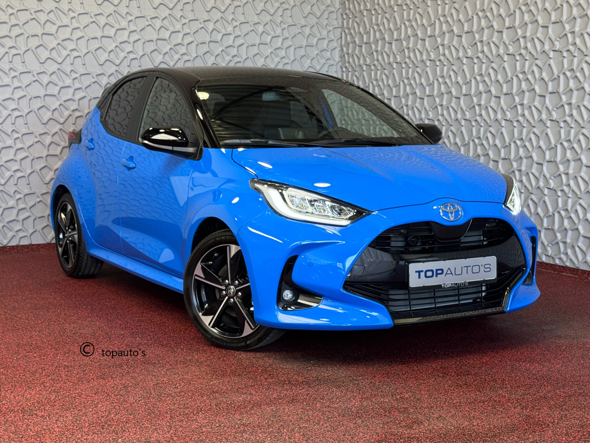 Toyota Yaris 1.5 HYBRID 130PK LAUNCH EDITION PANO JBL HEAD-UP LED STOELVERW. CARPLAY CAMERA