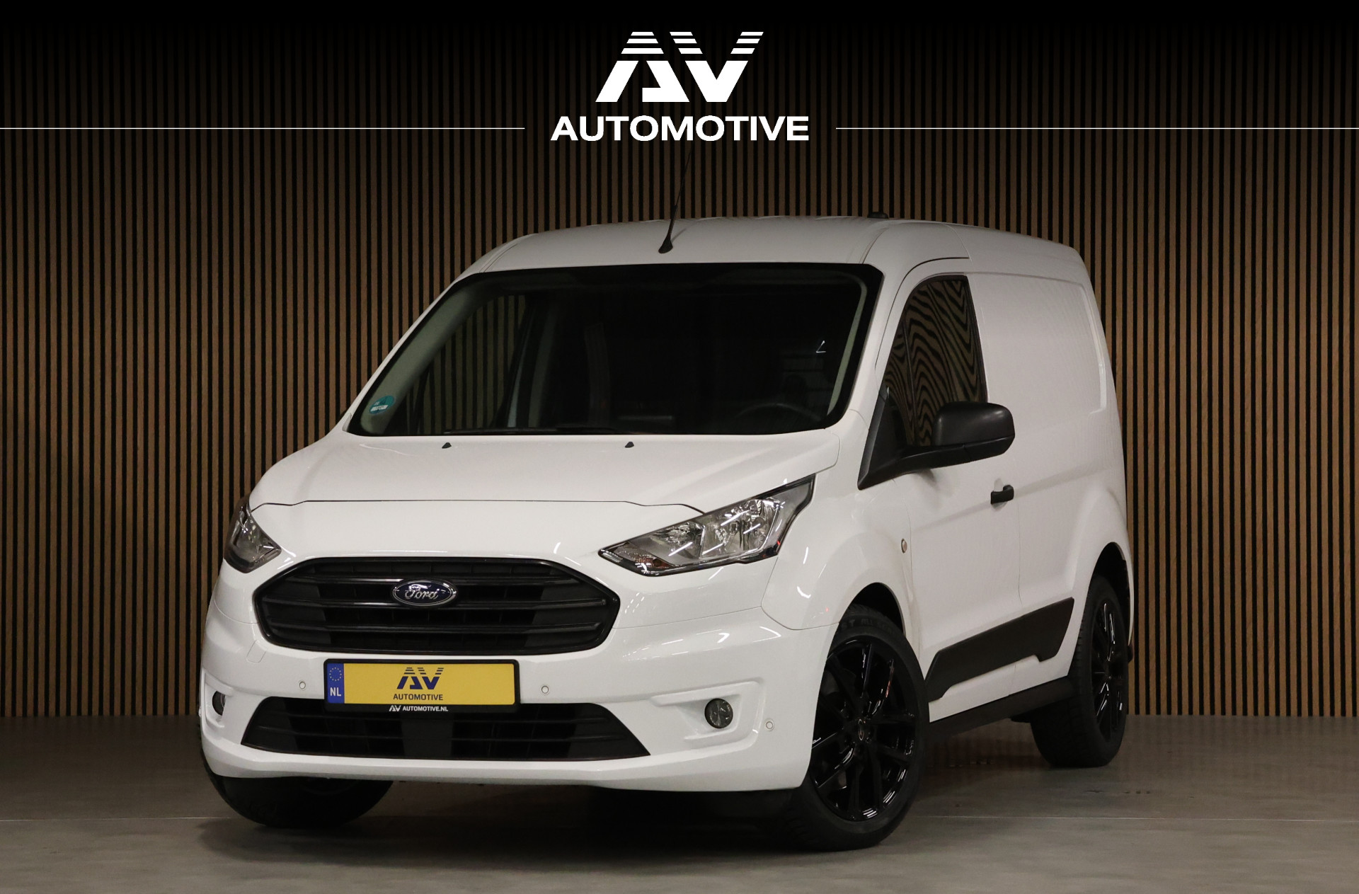Ford Transit Connect 1.5 EcoBlue | 3-Zitter | Navigatie | Camera | CarPlay | Cruise control | Trekhaak | Stoelverwarming | Nieuwe APK | Onderhoudsbeurt | BPM Vrij