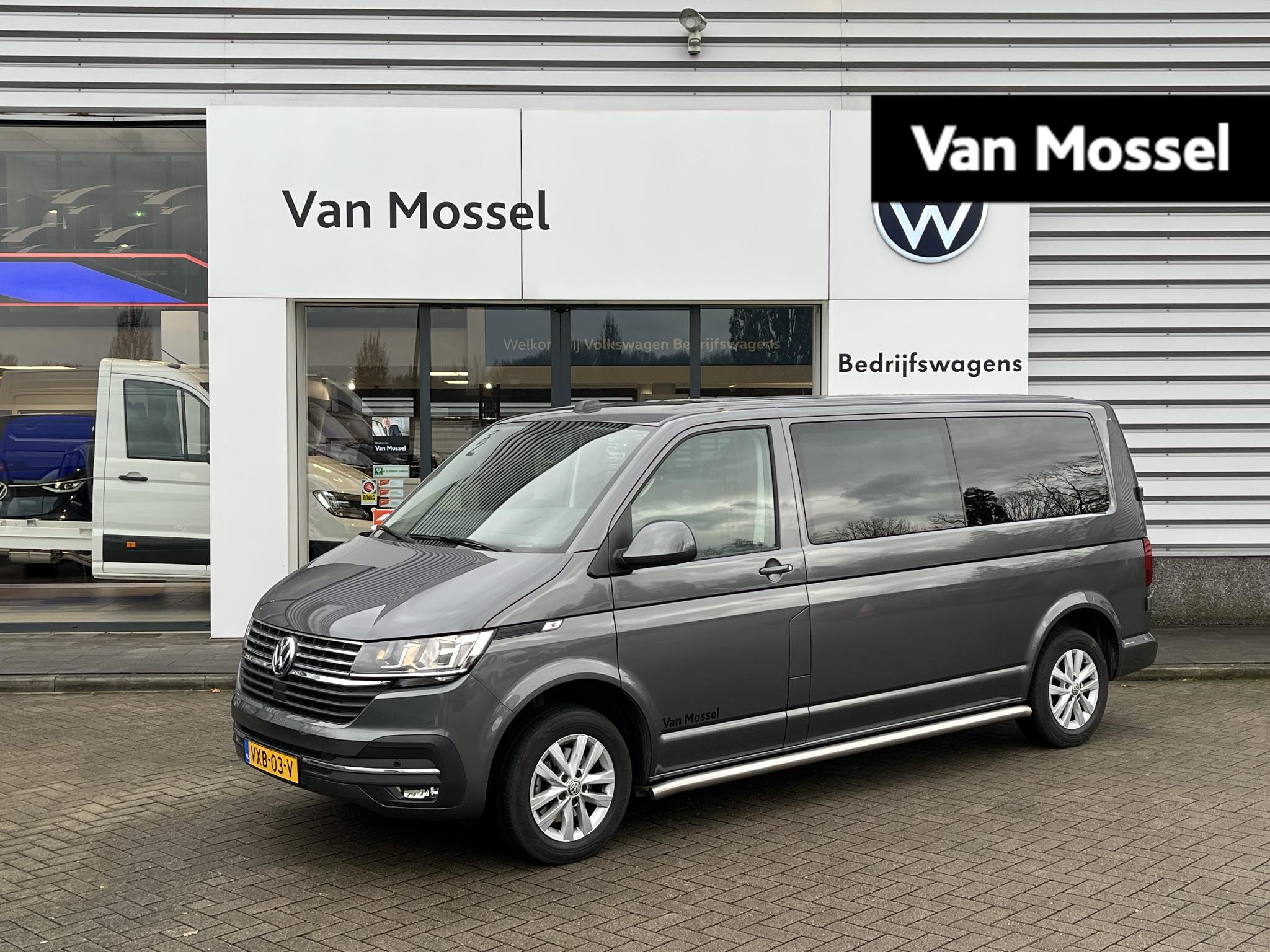 Volkswagen Transporter 2.0 TDI 150 pk L2H1 DC Highline | Airco | Multifunctioneel stuur | Cruise control | Dubbele cabine | Parkeerhulp voor + achter | Radio | Navigatie |