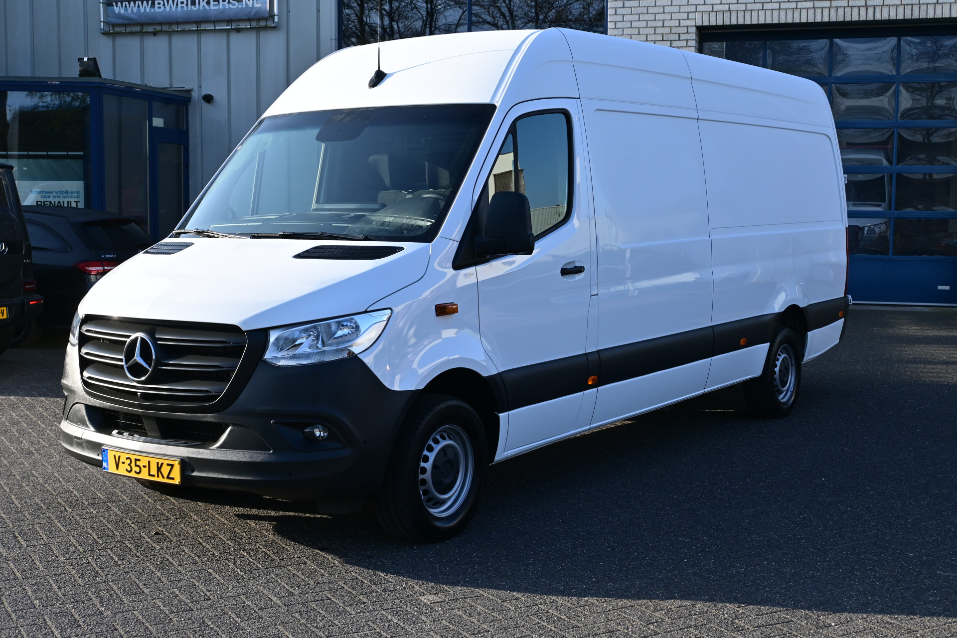Mercedes-Benz Sprinter 317 CDI L3H2 3500 KG trekhaak, 360 Camera, Geveerde stoel, Navigatie