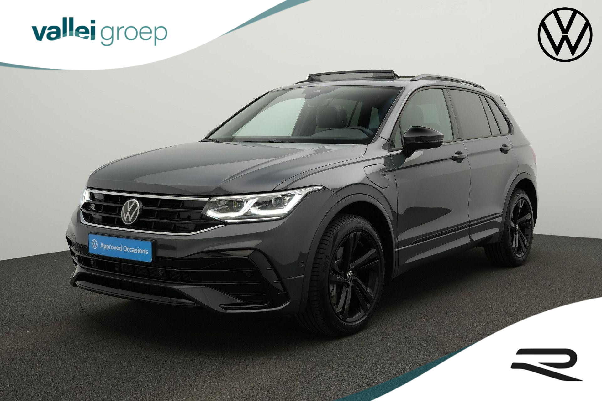 Volkswagen Tiguan 1.4 TSI 245 pk DSG eHybrid R-Line Business | Panoramadak | Trekhaak | IQ Light | Stuur-/stoelverwarming | Achteruitrijcamera | Navigatie