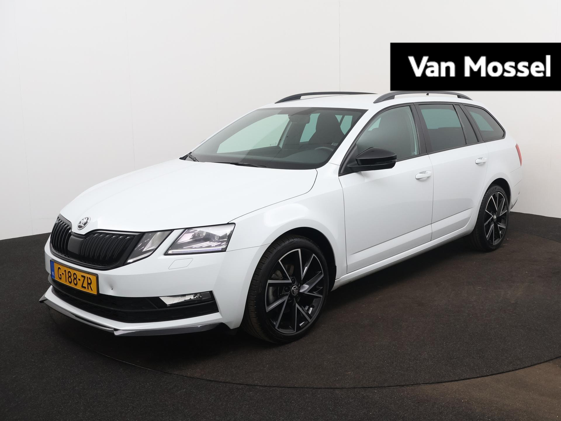 Škoda Octavia Combi 1.5 TSI Greentech Sport Business 150 PK | LED Koplampen | Trekhaak | Navigatie | Apple Carplay/Android Auto | Climate Control | Parkeersensoren | Cruise Control | Privacy Glass | Lichtmetalen velgen |