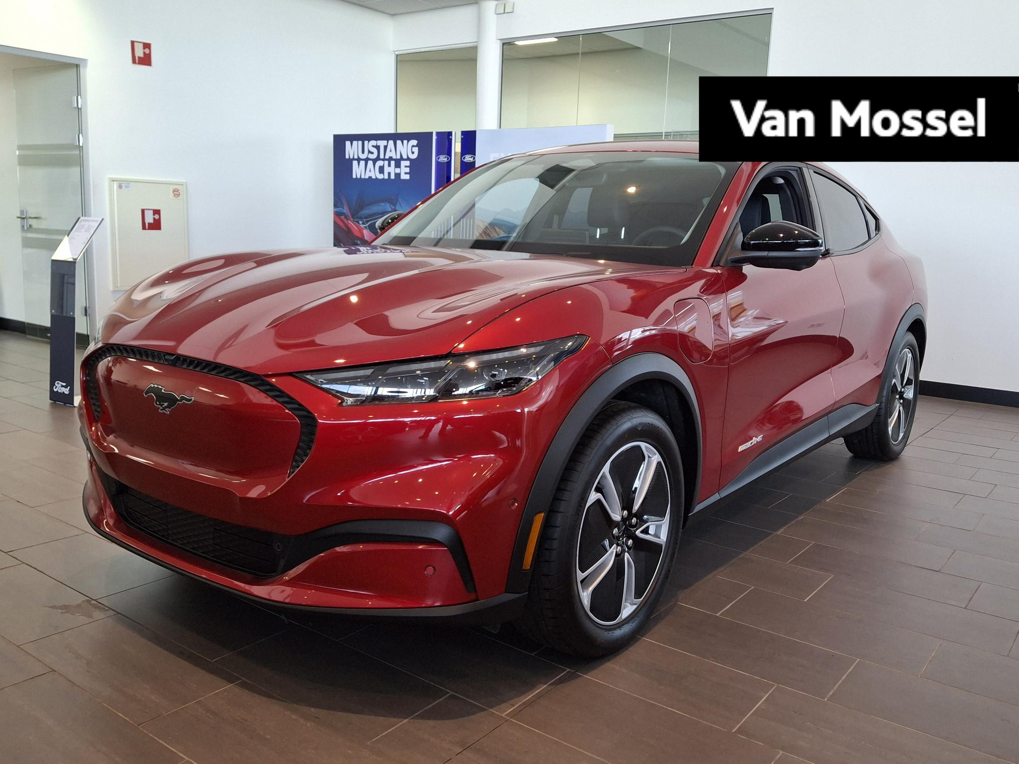 Ford Mustang Mach-E Extended Premium RWD 98 kWh Ford Mustang Mach-E 98kWh Extended RWD Premium | Showroom Voorraad! | Technology Pack + | 600km Rijbereik! |