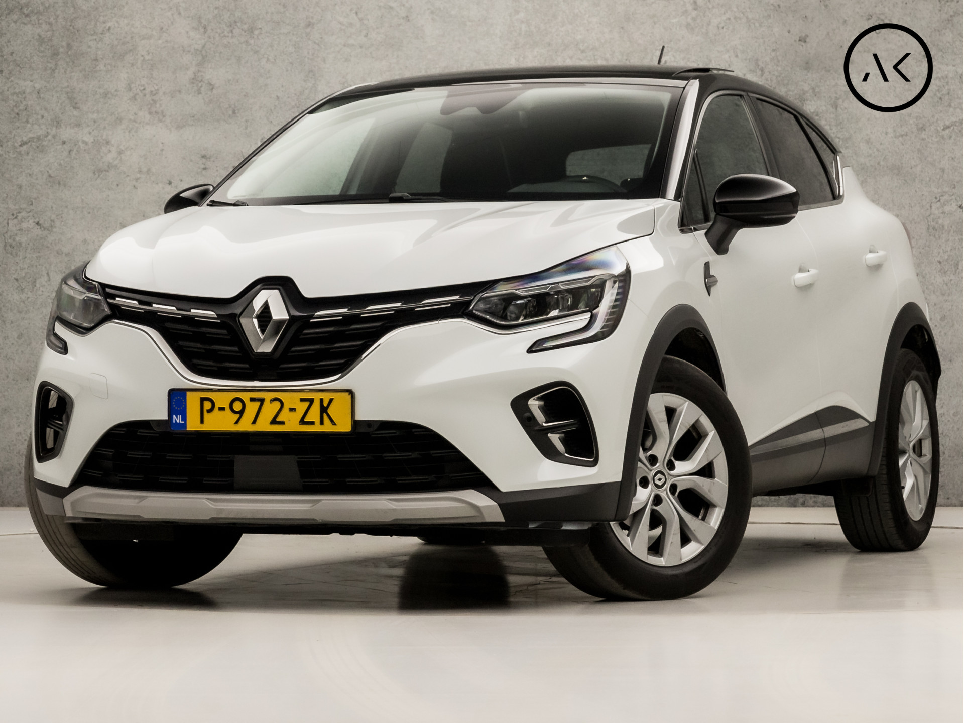 Renault Captur 1.0 TCe Intens Sport (SCHUIFDAK, APPLE CARPLAY, GROOT NAVI, SFEERVERLICHTING, CAMERA, KEYLESS, SPORTSTOELEN, LED KOPLAMPEN, GETINT GLAS, CRUISE, NIEUWSTAAT)