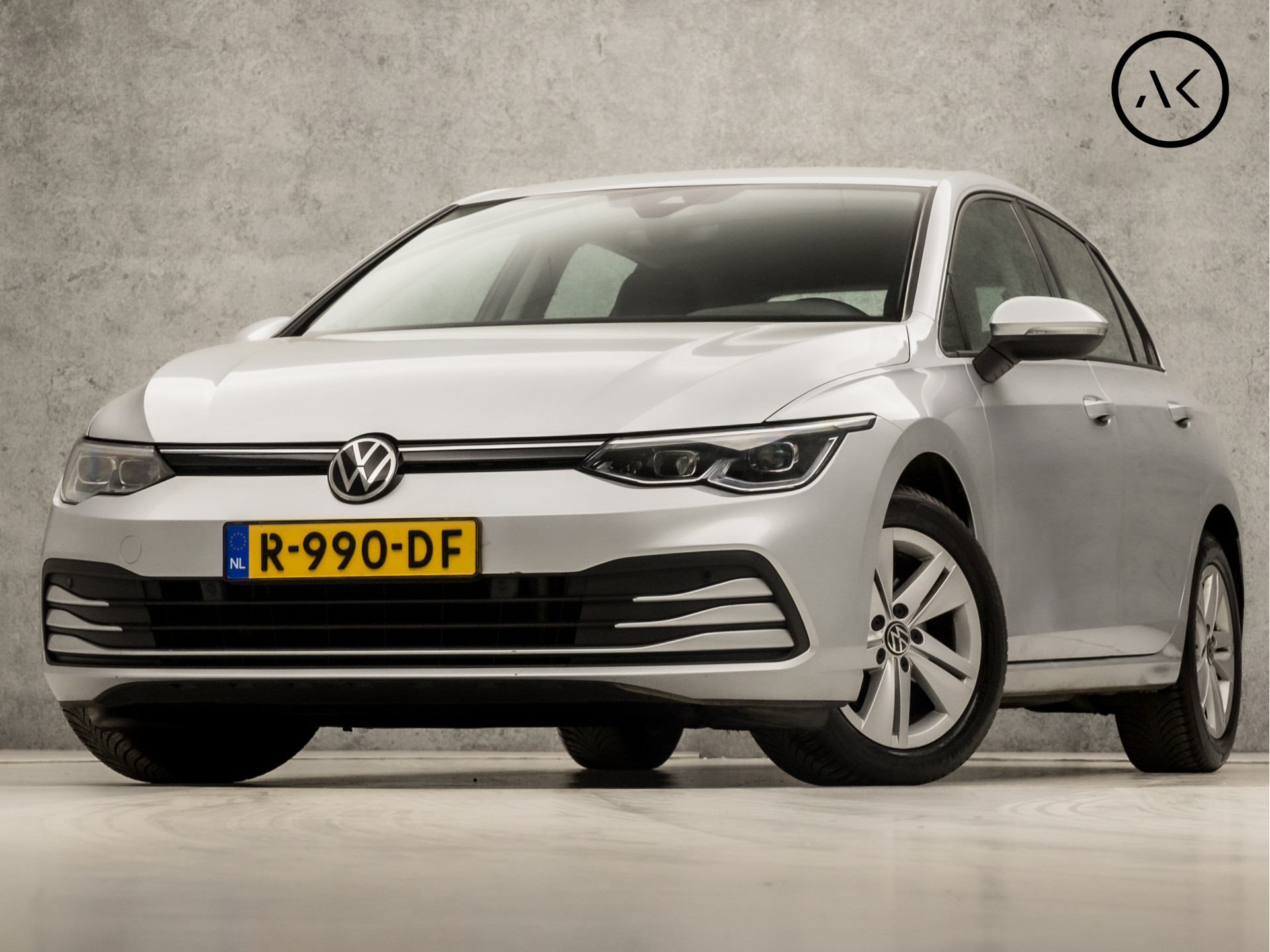 Volkswagen Golf 1.5 eTSI Sport 150Pk Automaat (4 CILINDER, APPLE CARPLAY, GROOT NAVI, XENON, STUUR/STOELVERWARMING, SFEERVERLICHTING, SPORTSTOELEN, CAMERA, KEYLESS, NIEUWE APK, NIEUWSTAAT)