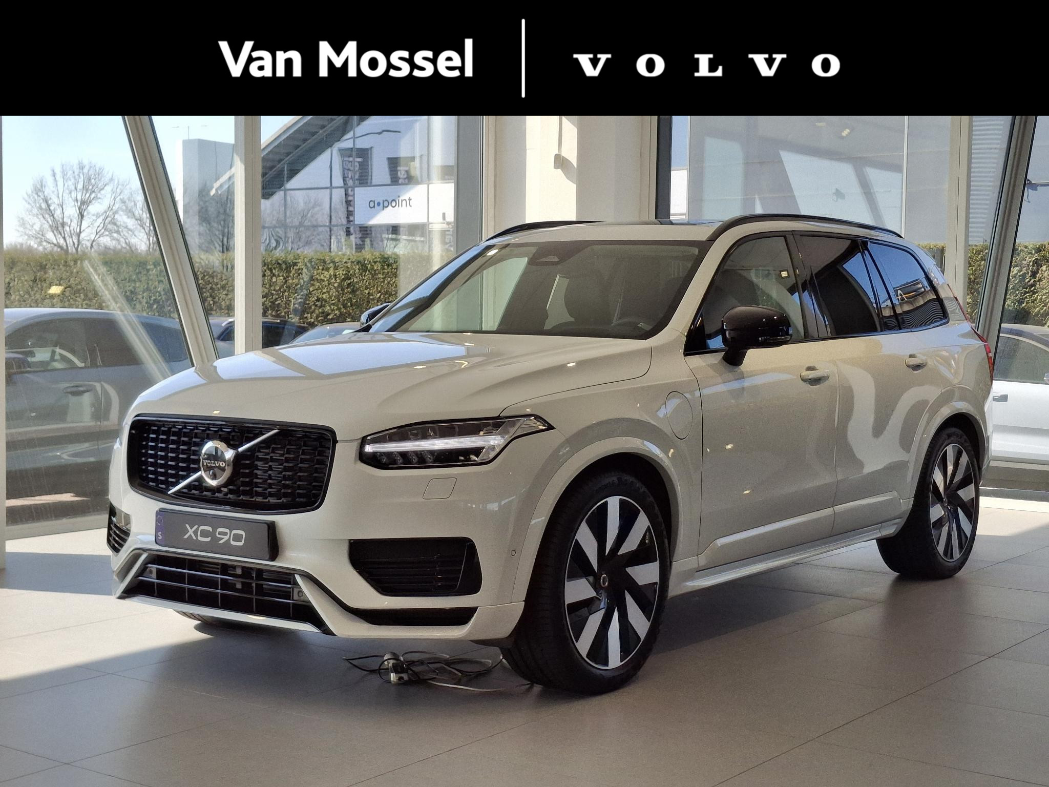 Volvo XC90 2.0 T8 Plug-in hybrid AWD Plus Dark | NIEUW UIT VOORRAAD |Actieve luchtvering | geventileerde stoelen met massage functie | Bowers en Wilkins audio systeem | visual park assist |