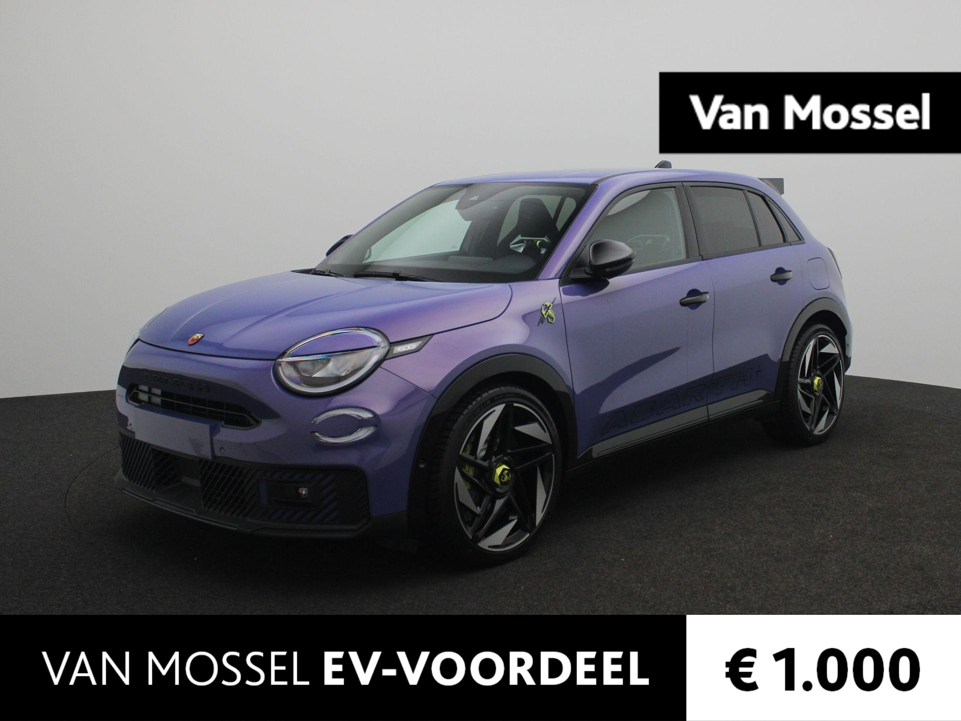 Fiat 600 600e Abarth Scorpionissima 54 kWh | 20'' LM. Velgen | Sabelt Performance Sportstoelen | Mechanisch Sperdifferentieel |