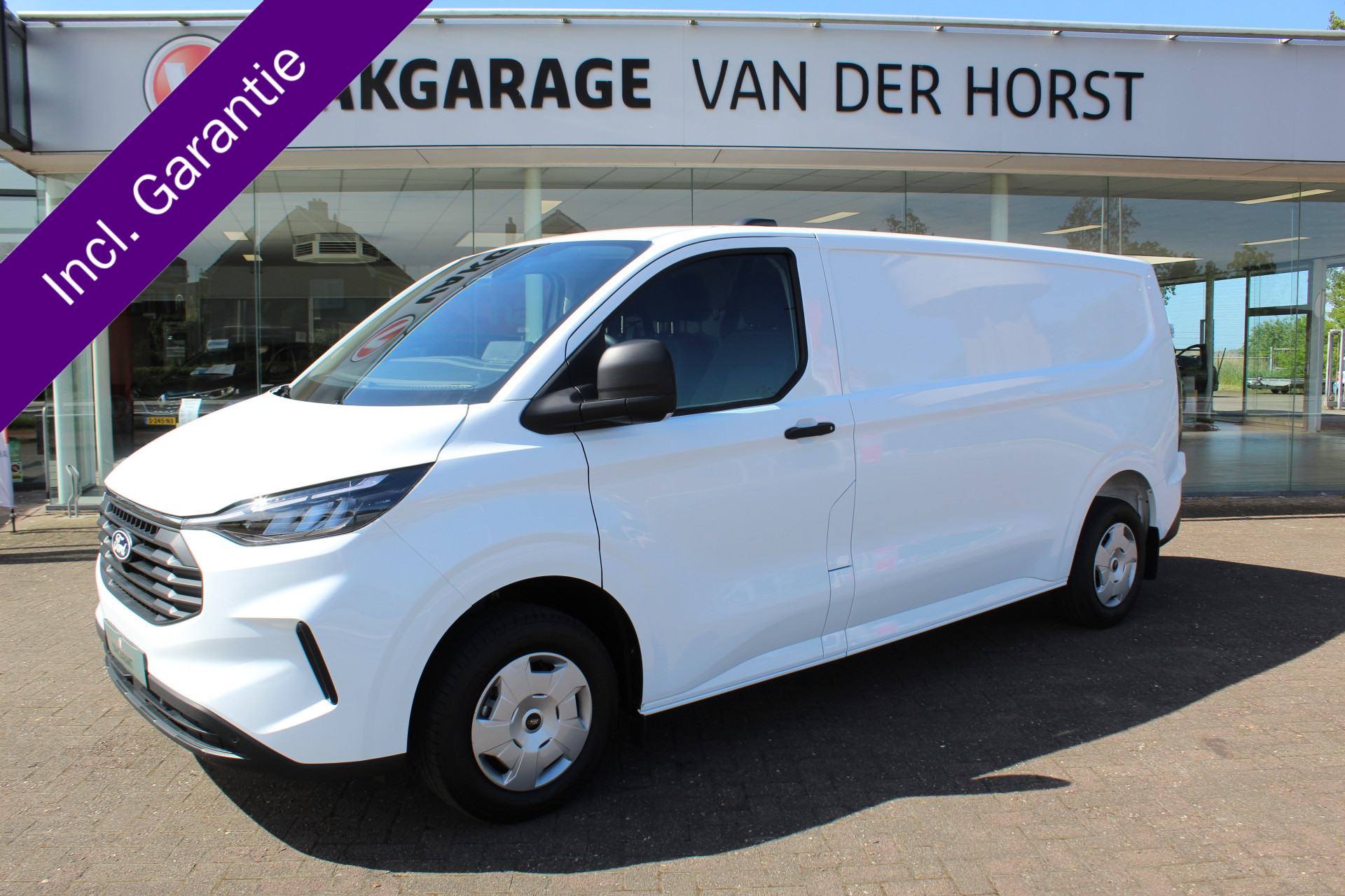 Ford Transit Custom 300 2.0-136pk EcoBlue L2H1 Trend. Profiteer nu van BPM voordeel 2024 ! , Uit voorraad leverbaar, Camera, LED koplampen, Cruise Control, Aut. Airco, App Connect, Winterpack