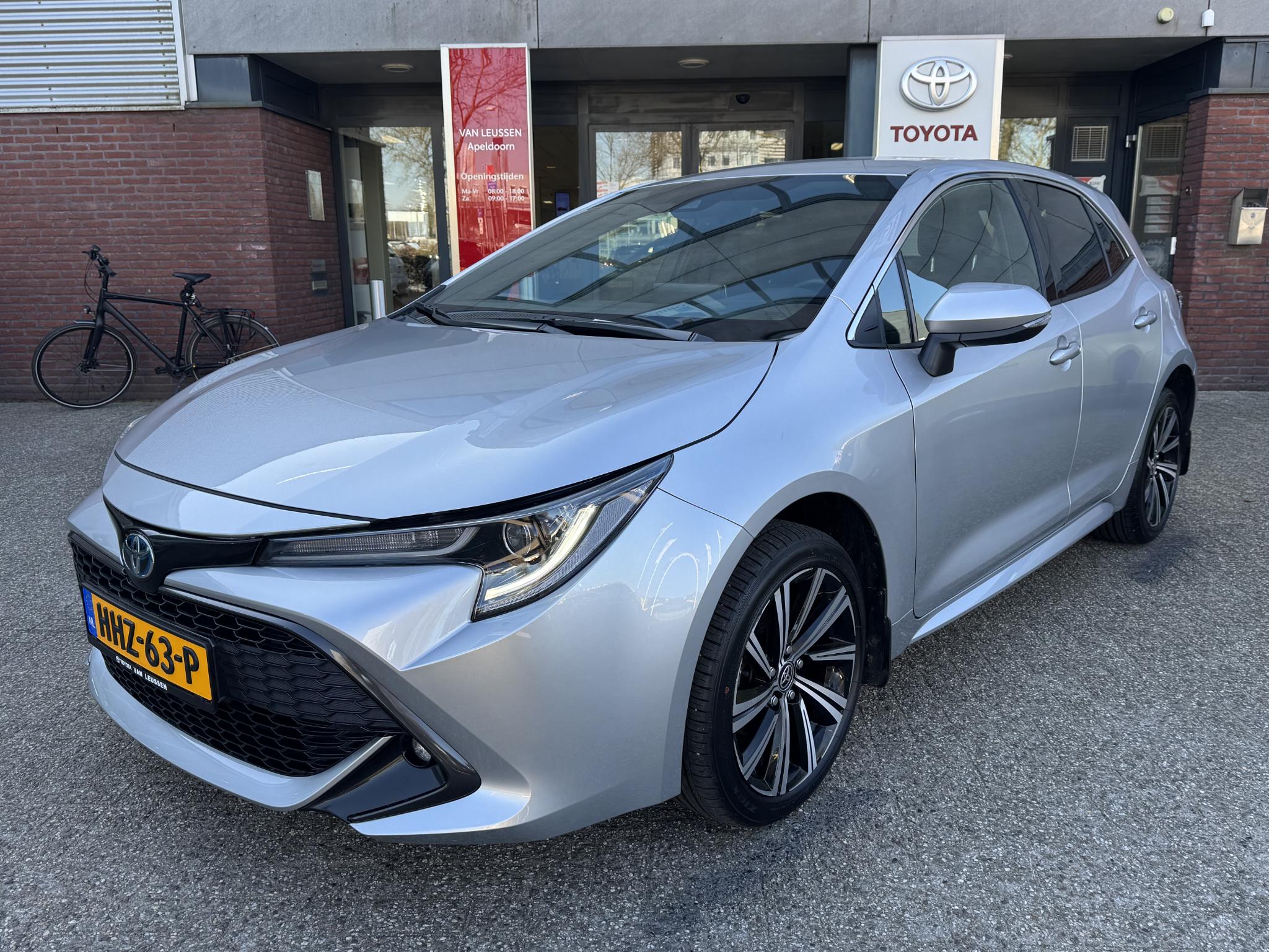 Toyota Corolla 1.8 HYBRID DYNAMIC STOEL/STUURVERW NAVI CAMERA KEYLES APPLE/ANDROID 17'' LM-VELGEN AD-CRUISE CLIMA BLUETOOTH