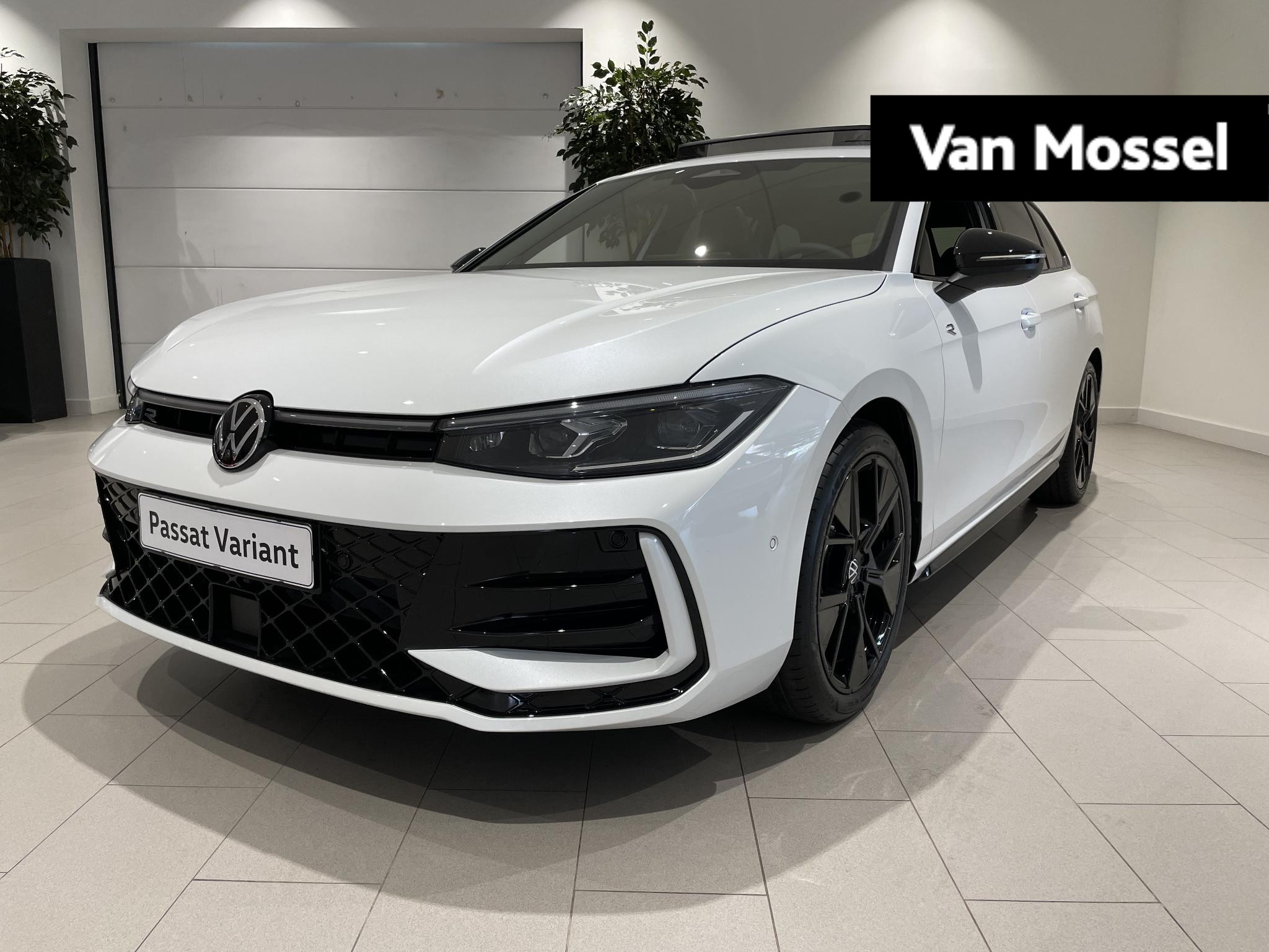 Volkswagen Passat Variant 1.5 eTSI R-Line Business | DIRECT LEVERBAAR |Pano. elektr. schuif/kanteldak | Multimedia pakket plus | Comfort pakket plus | Black Style Pakket | Assistance pakket plus | High-end geluidsysteem harman / kardon