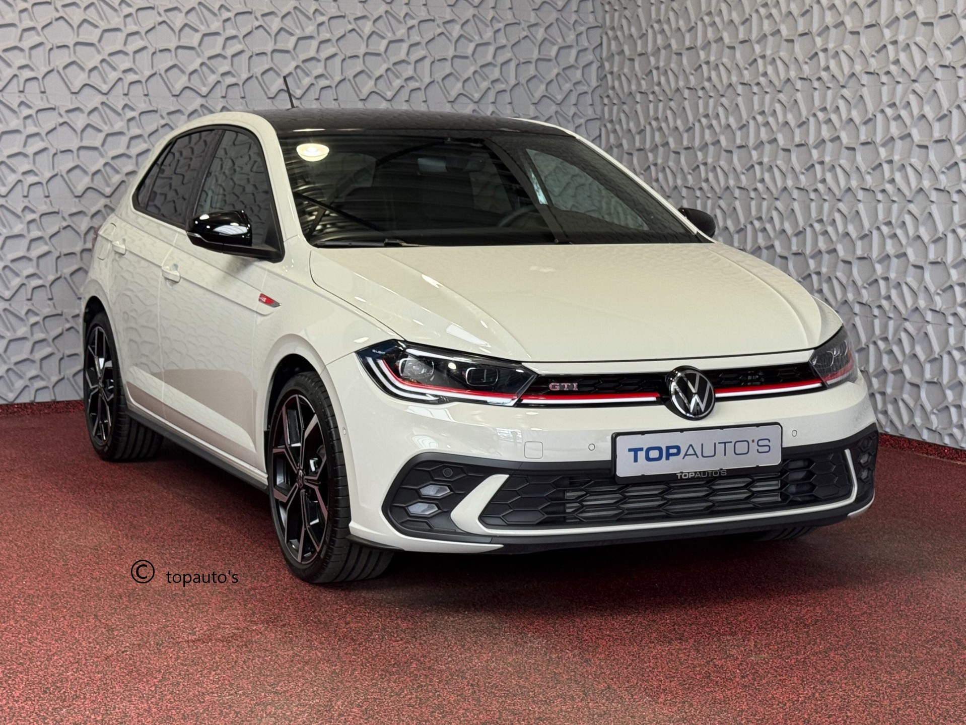 Volkswagen Polo 2.0 TSI GTI 207PK PANO IQ LED/GRILL CAMERA STOELVERW ADAP.CRUIS ZWARTE.HEMEL 18'' LMV BEATS AUDIO "Volkswagen rijden begint bij Topautos.nl – 75 topmodellen direct op voorraad!"