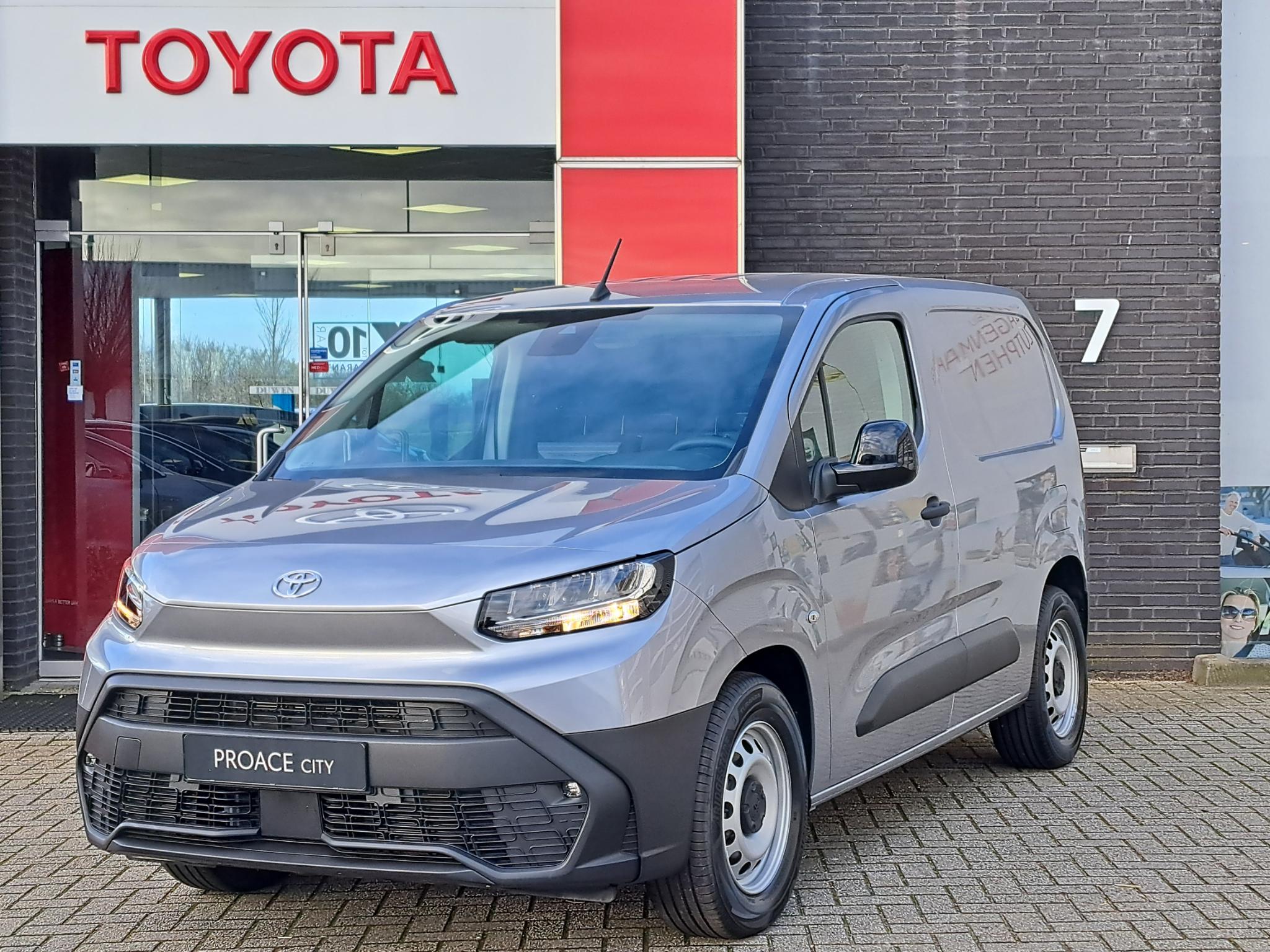 Toyota ProAce CITY CHALLENGER 50KWH ELECTRIC NIEUW DIRECT LEVERBAAR APPLE / ANDROID STOELVERW CRUISE LED BANK