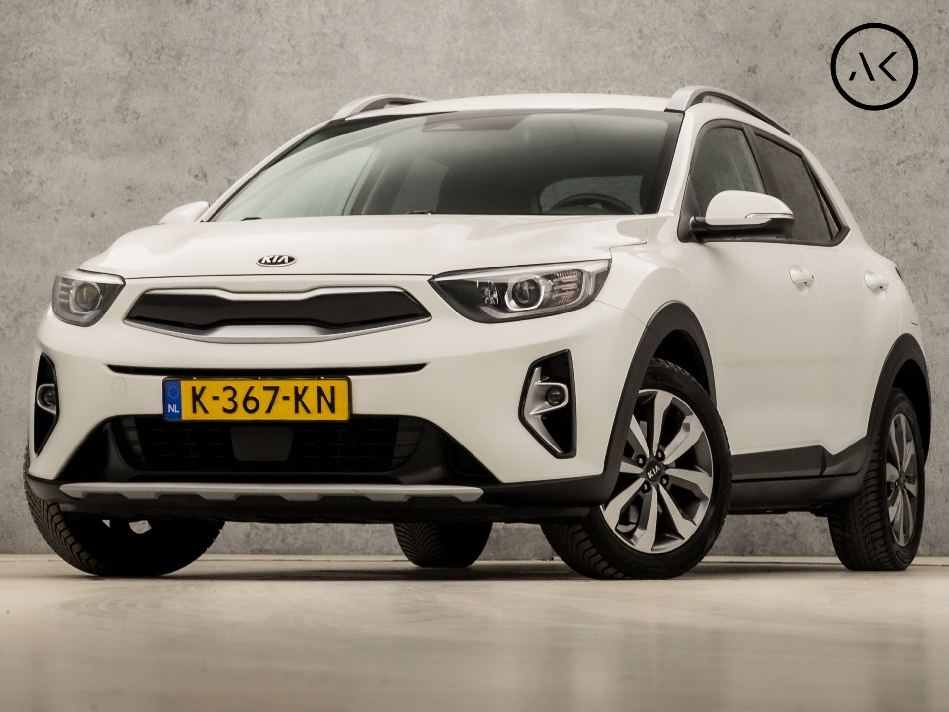 Kia Stonic 1.0 T-GDi MHEV DynamicPlusLine (APPLE CARPLAY, GROOT NAVI, CLIMATE, ADAPTIVE CRUISE, SPORTSTOELEN, KEYLESS, CAMERA, GETINT GLAS, LM VELGEN, NIEUWSTAAT)