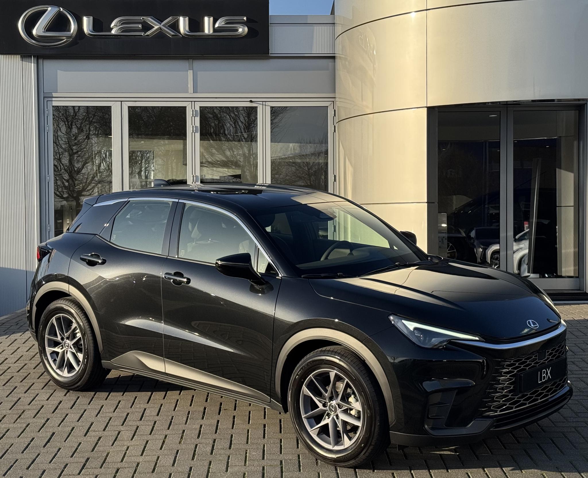 Lexus LBX 2WD STOELVERW STUURVERW PARK-SENSOR BLIND-SPOT CARPLAY LENDESTEUN