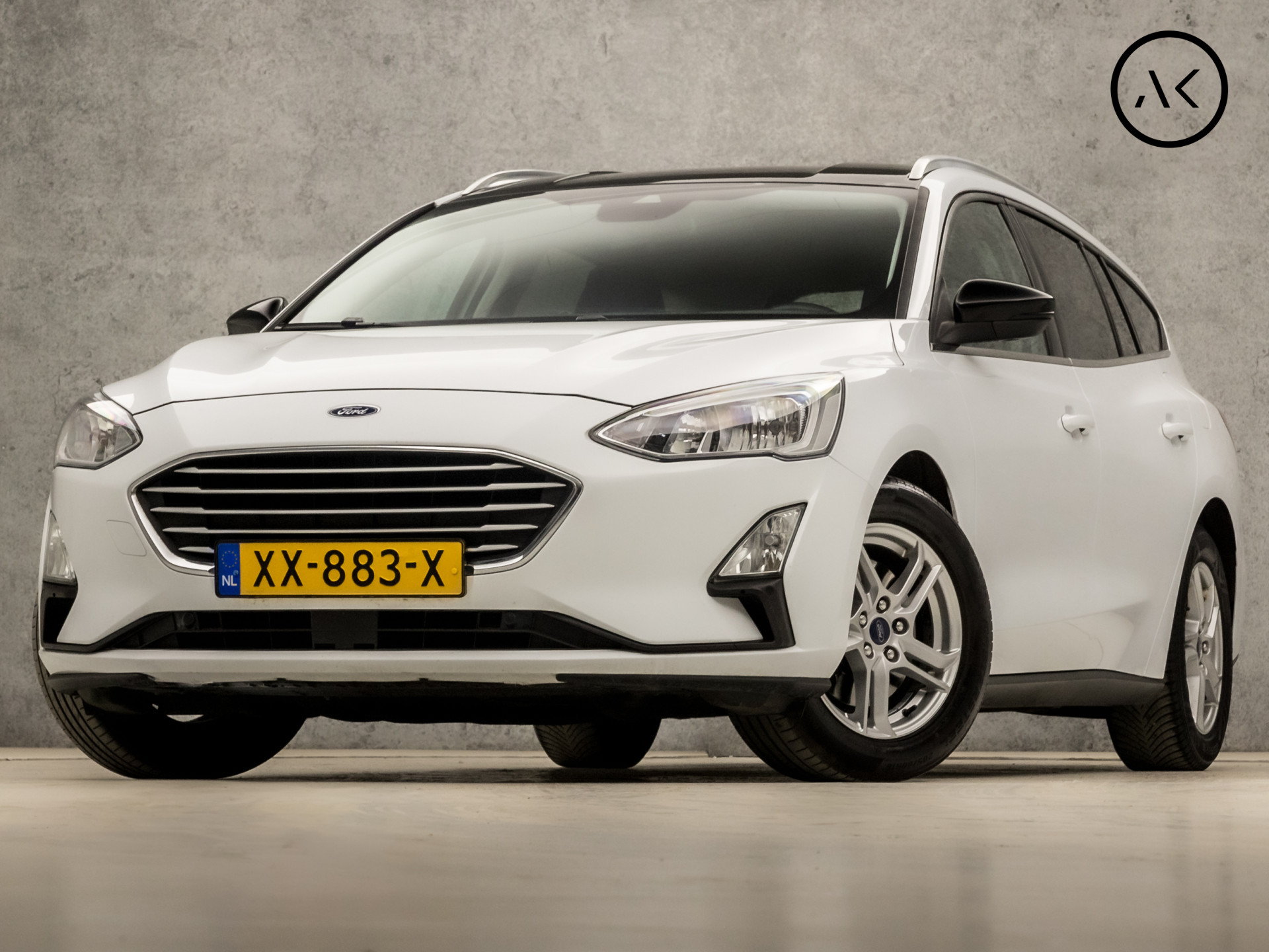 Ford Focus Wagon 1.0 EcoBoost Edition Business (APPLE CARPLAY, GROOT NAVI, ZWART DAK, GETINT GLAS, LANE ASSIST, SPORTSTOELEN, CRUISE, LM VELGEN, PARKEERSENSOREN, NIEUWSTAAT)