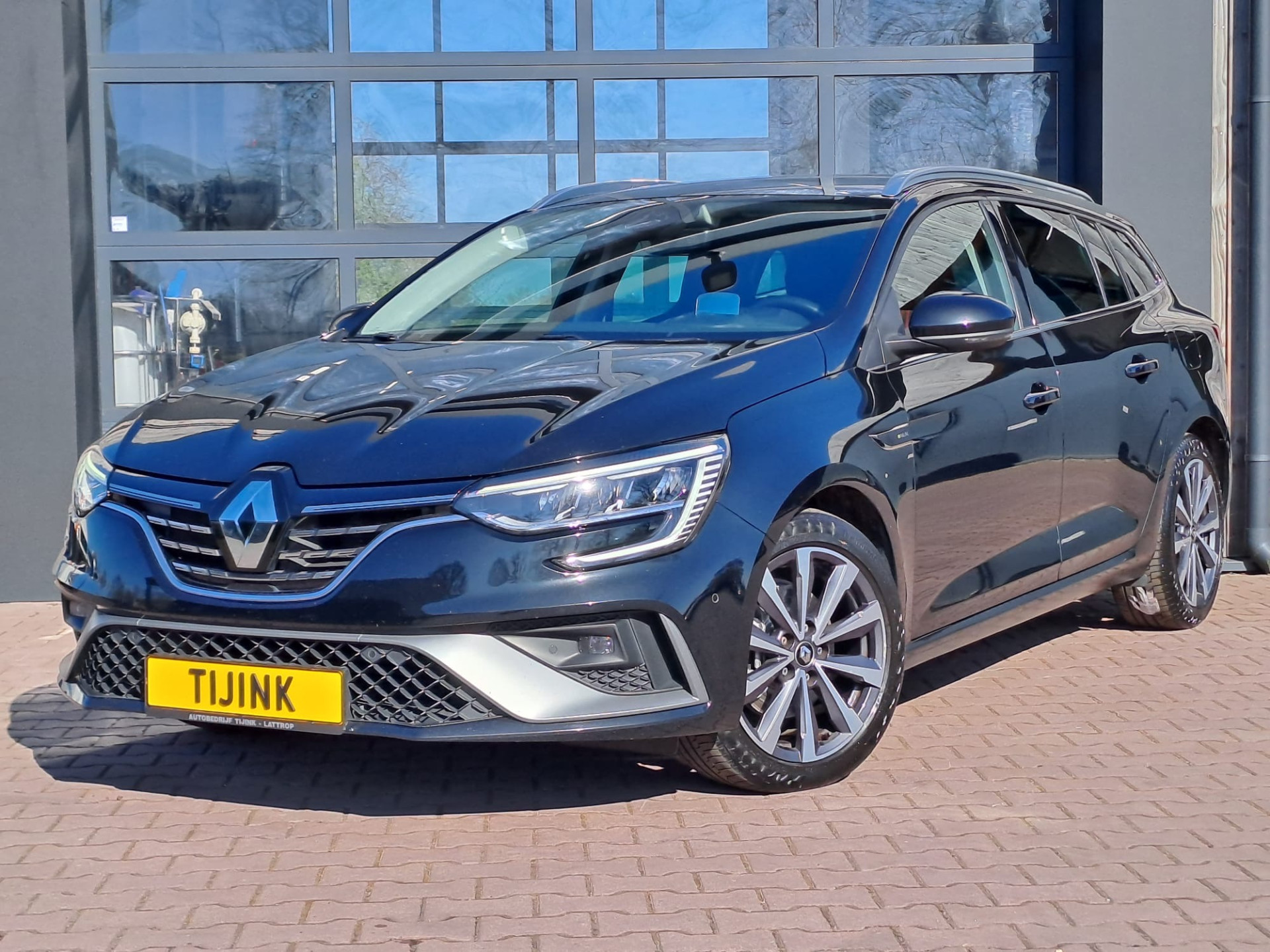 Renault Megane E-Tech Estate 1.6 Plug-In Hybrid 160 R.S. Line | Navi | Stoelverwarming | Trekhaak | HUD | ACC | LED |