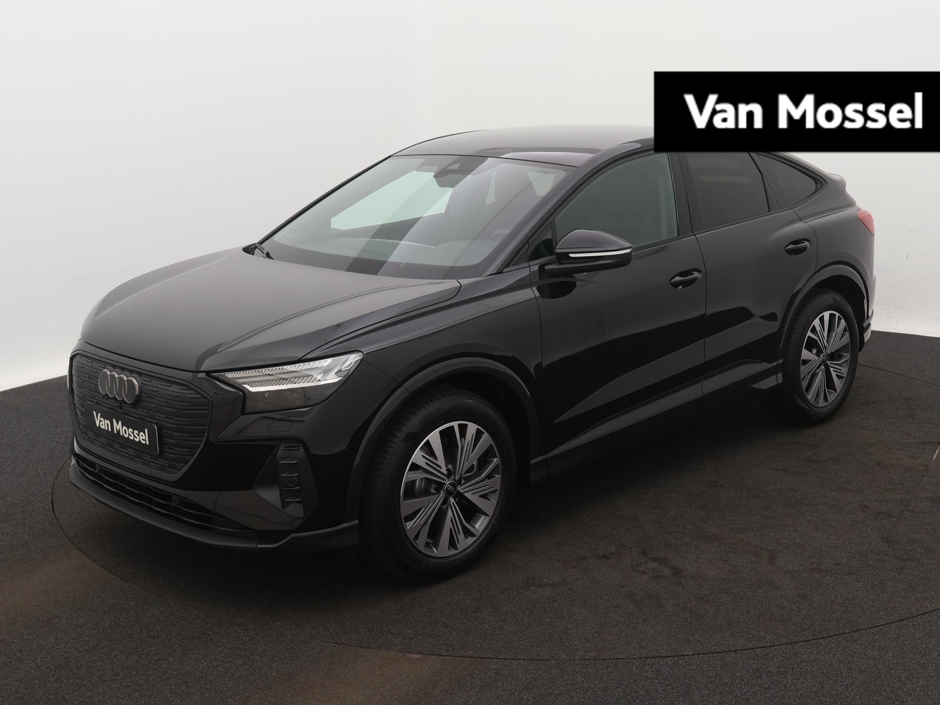 Audi Q4 e-tron Sportback 45 quattro Advanced edition 82 kWh | Nu tijdelijk een e-premie van €2.000,- | Navigatie | Apple Carplay | Camera | Sportstoelen | Stoelverwarming | Audi Sound System | Lichtmetalen velgen | Optiek zwart plus | Lende steunen | Sfeerverlichting | Getinte ramen |