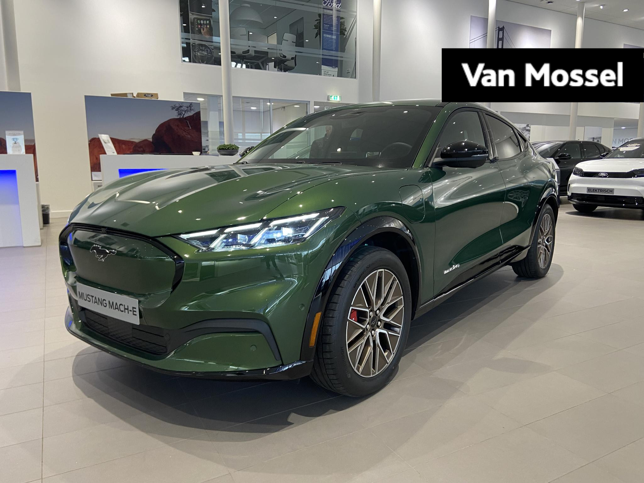 Ford Mustang Mach-E Premium AWD 98kWh Ford Mustang Mach-E Premium AWD 75 kWh | SHOWROOMVOORRAAD | DIRECT LEVERBAAR