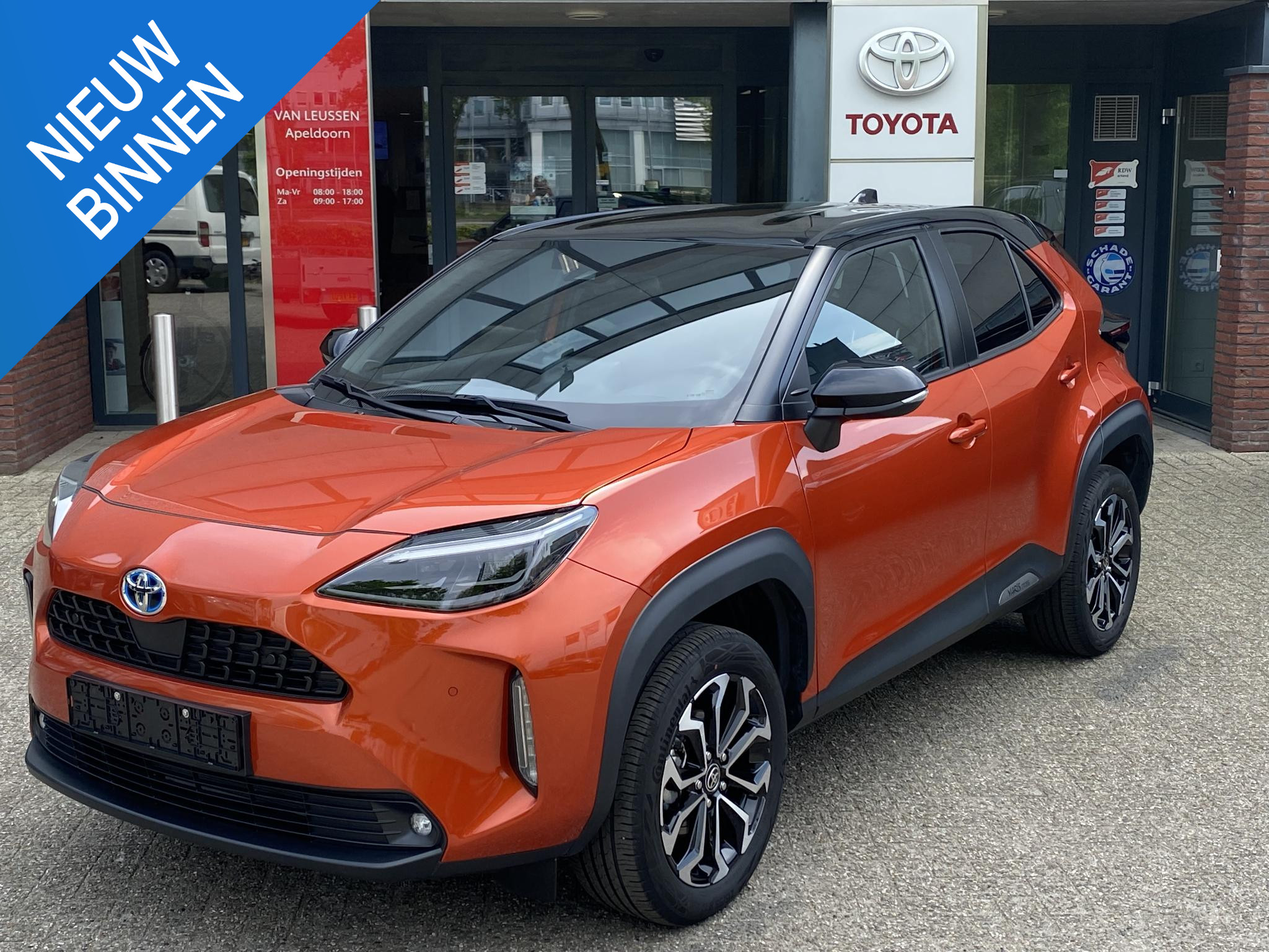 Toyota Yaris Cross 1.5 HYBRID STYLE STOEL/STUURVERW BLIND-SPOT NAVI PARK-SENSOREN APPLE/ANDROID 17''LM-VELGEN CAMERA AD-CRUISE BLUETOOTH KEYLESS